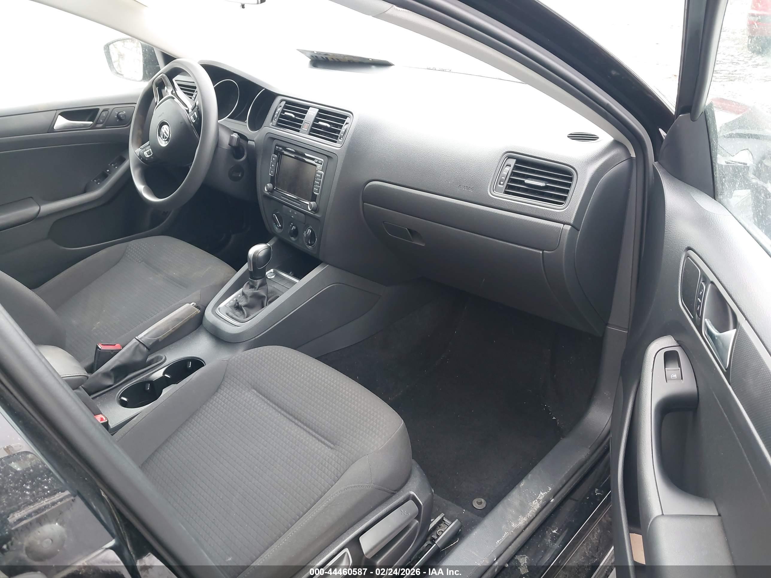 VOLKSWAGEN JETTA image 5