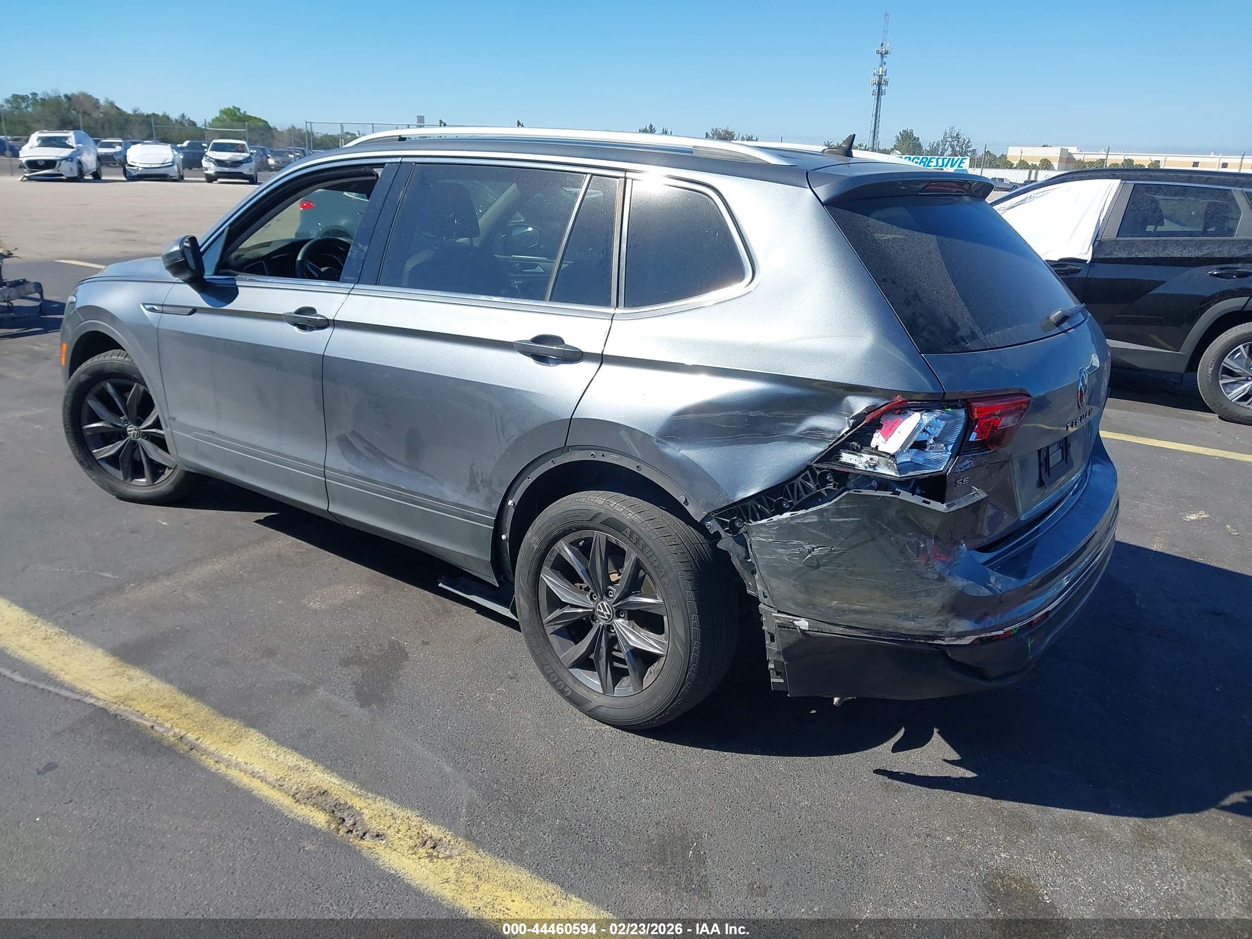 VOLKSWAGEN TIGUAN image 3