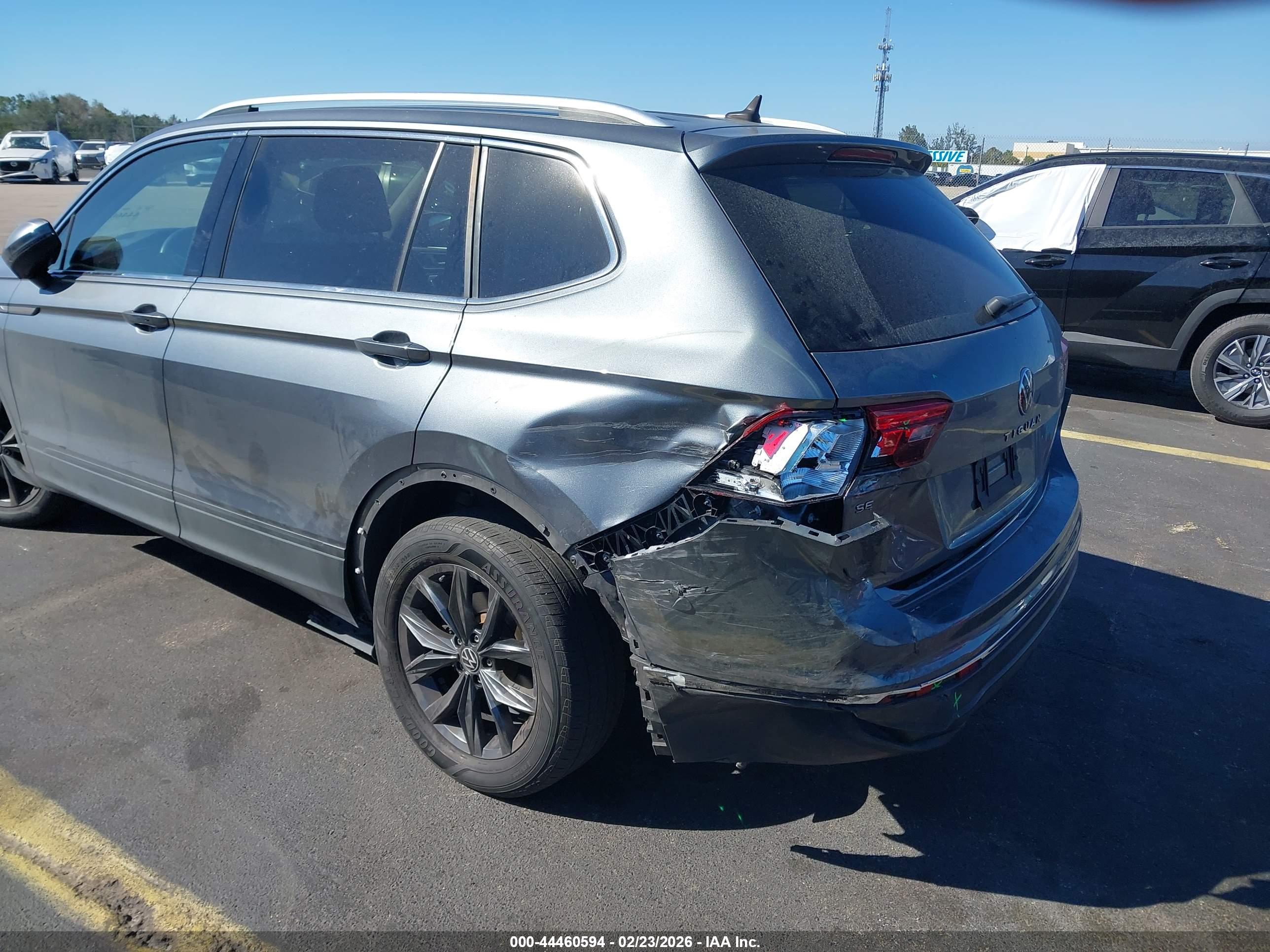 VOLKSWAGEN TIGUAN image 6