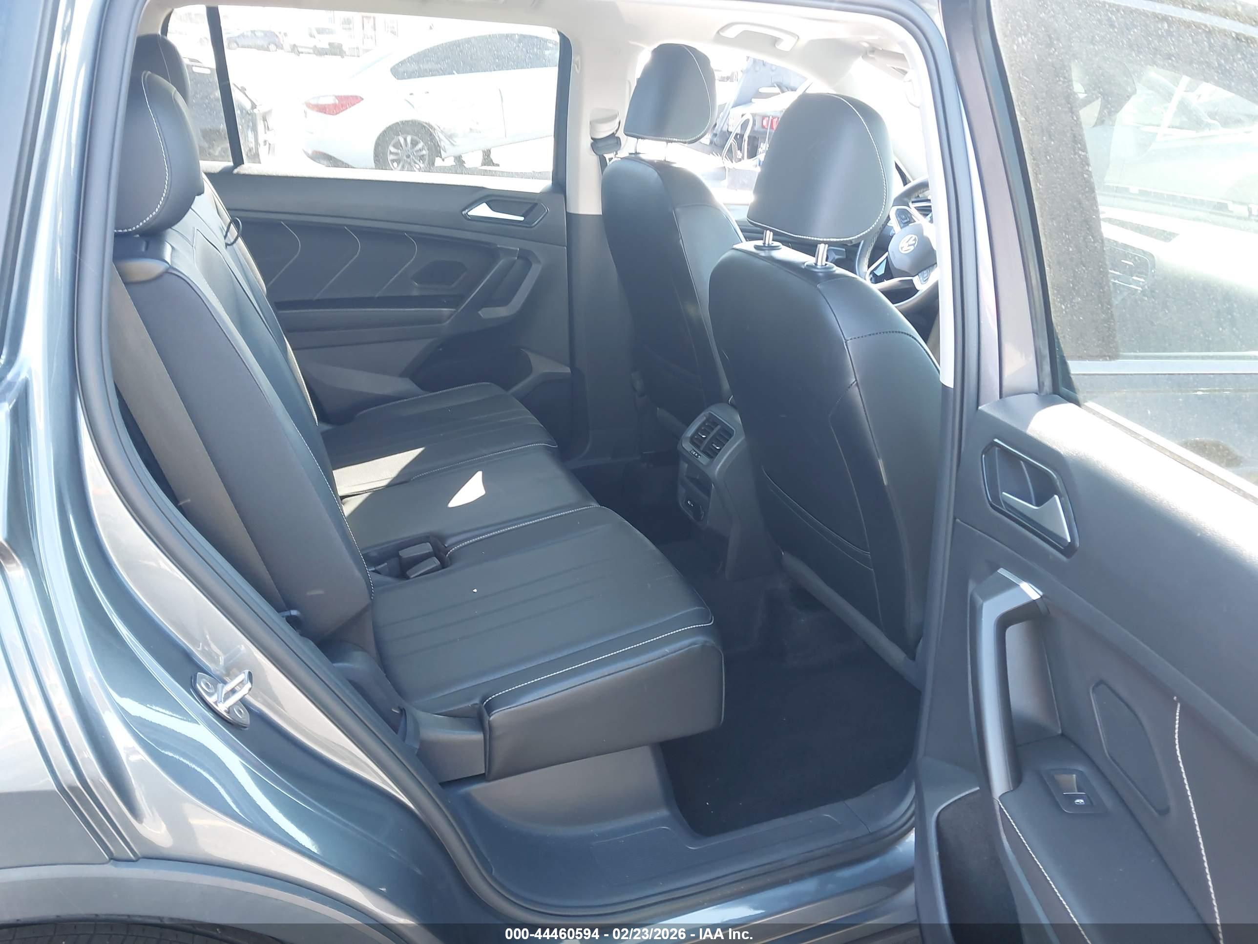 VOLKSWAGEN TIGUAN image 8
