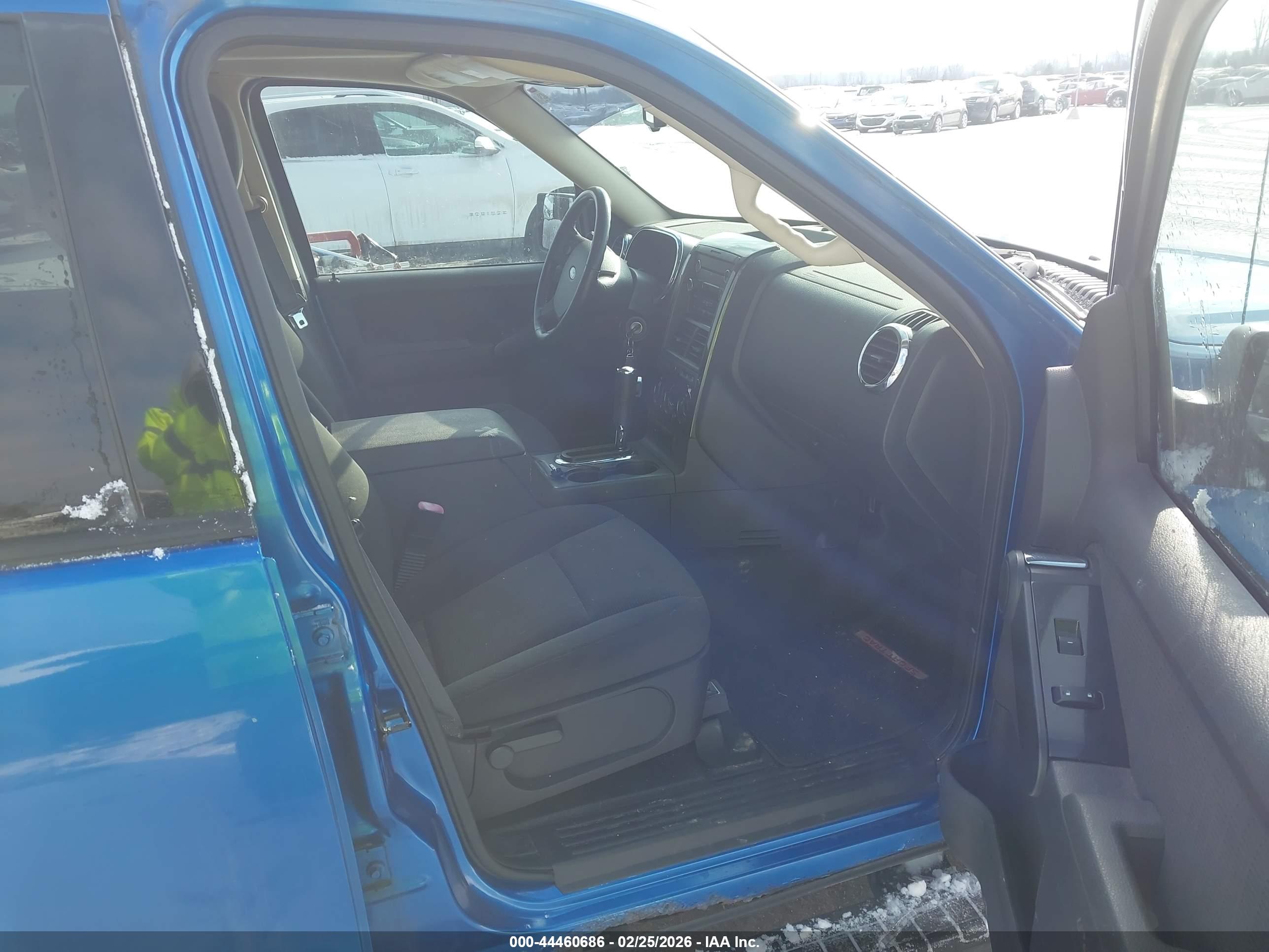 FORD EXPLORER image 5