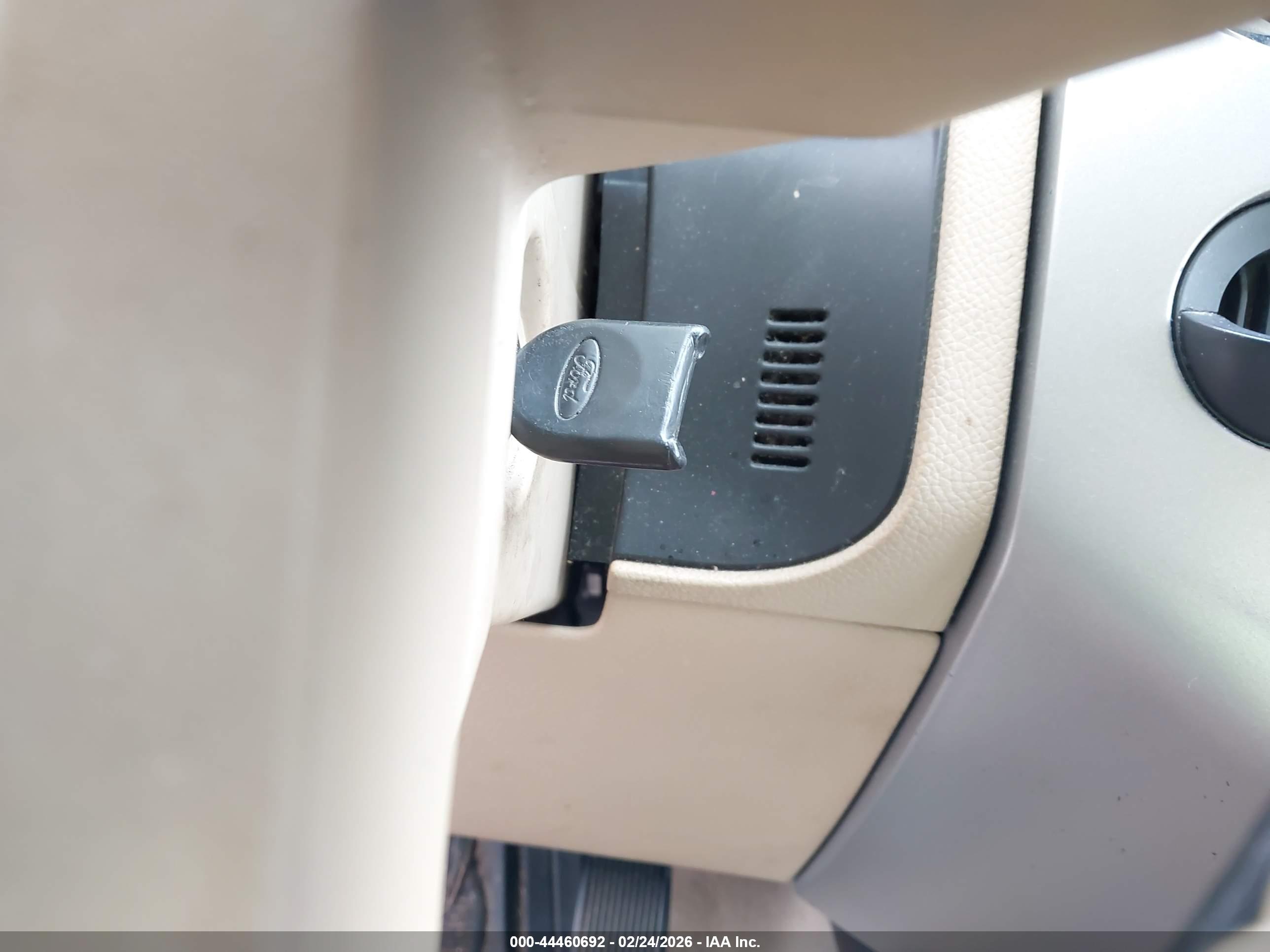 FORD EXPEDITION image 11