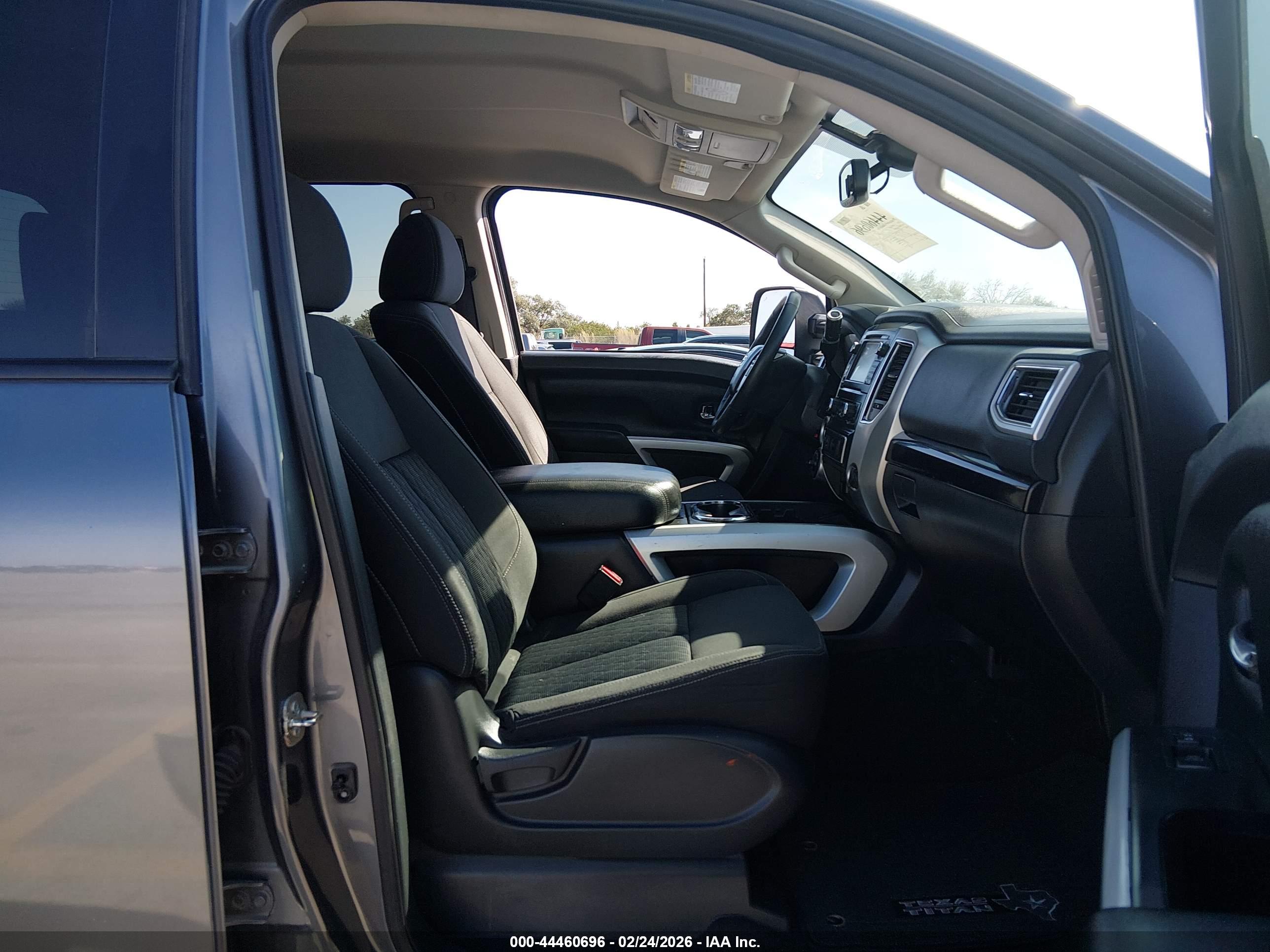 NISSAN TITAN image 5