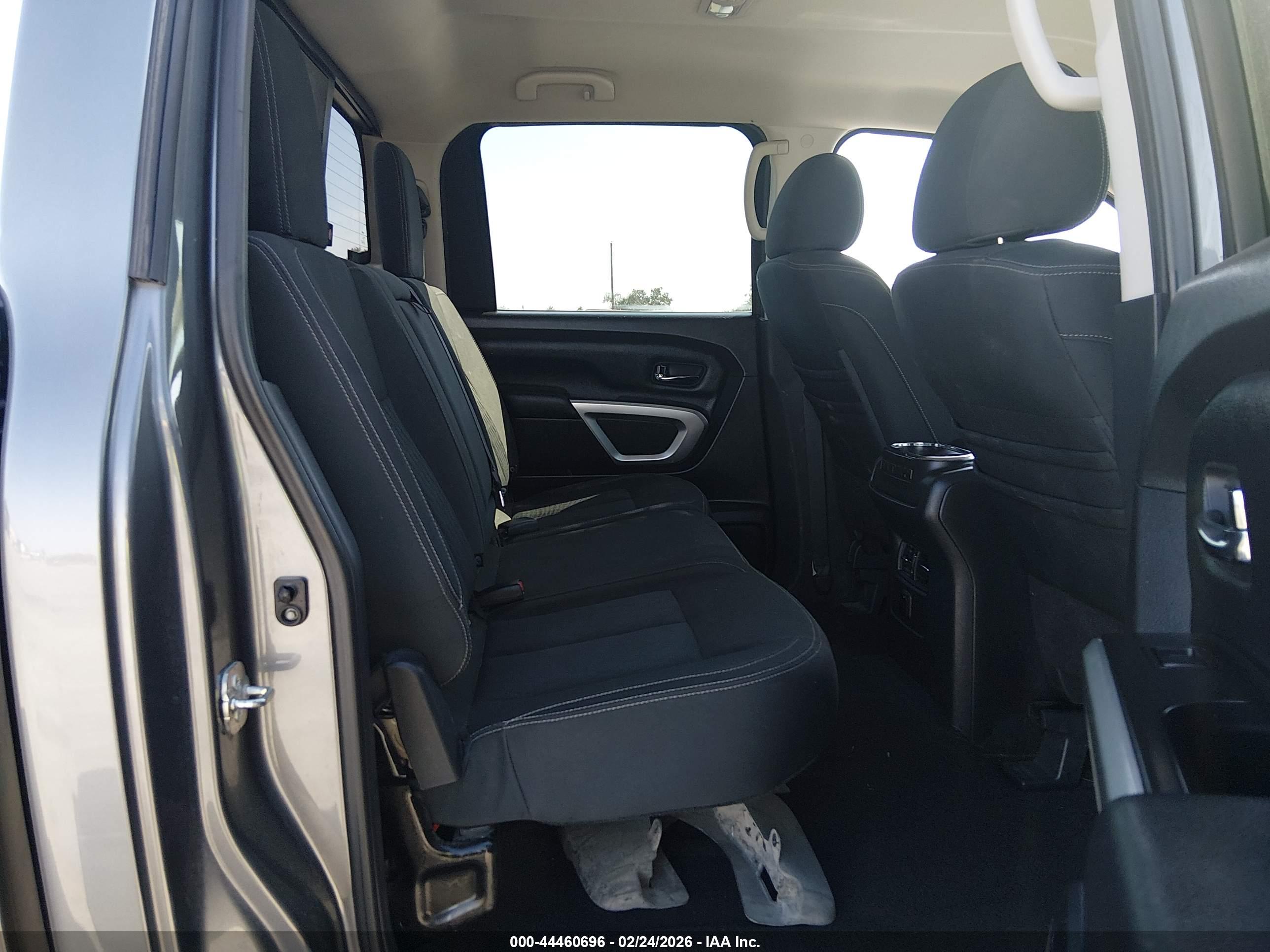 NISSAN TITAN image 8