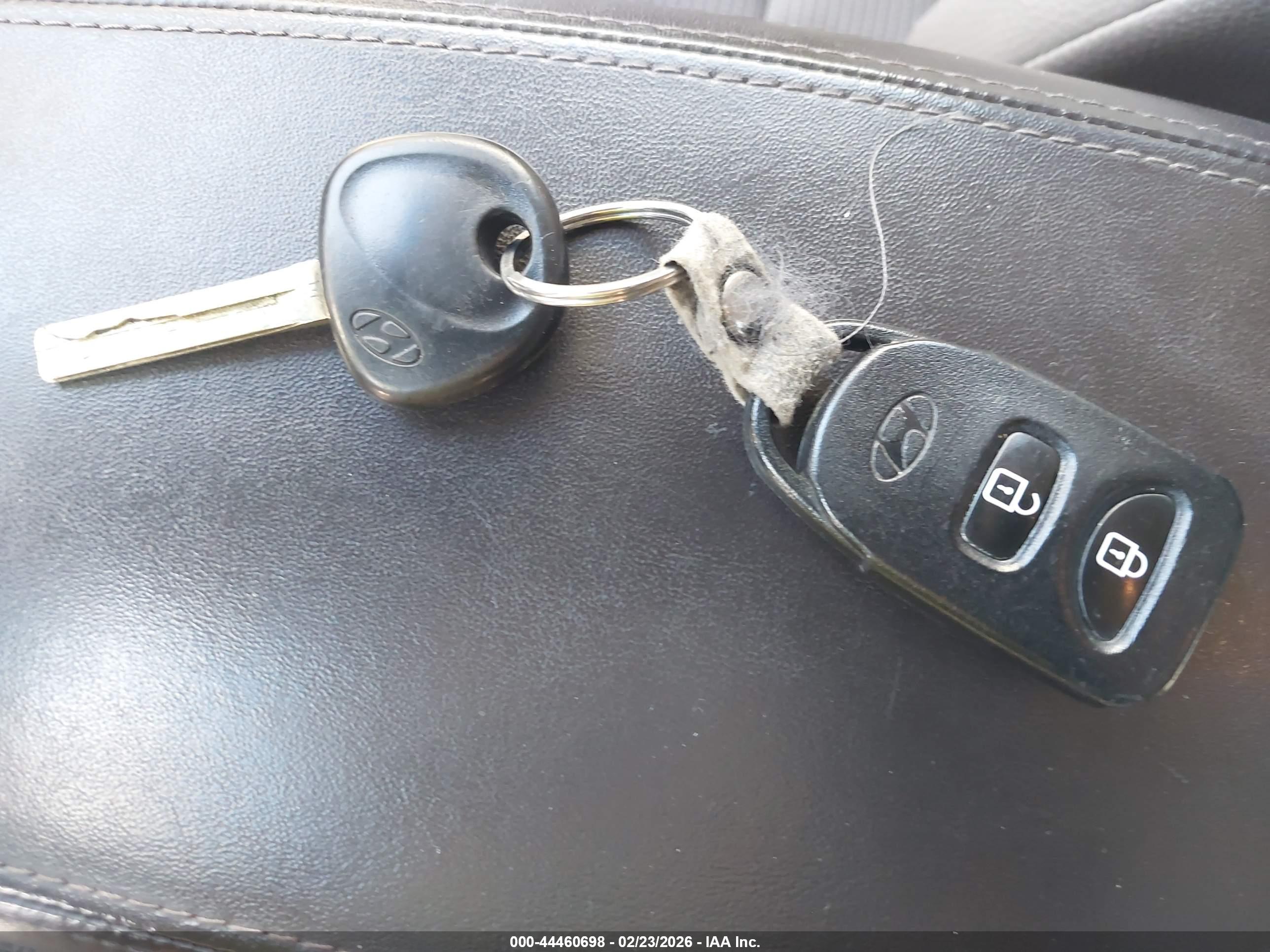 HYUNDAI TUCSON image 11