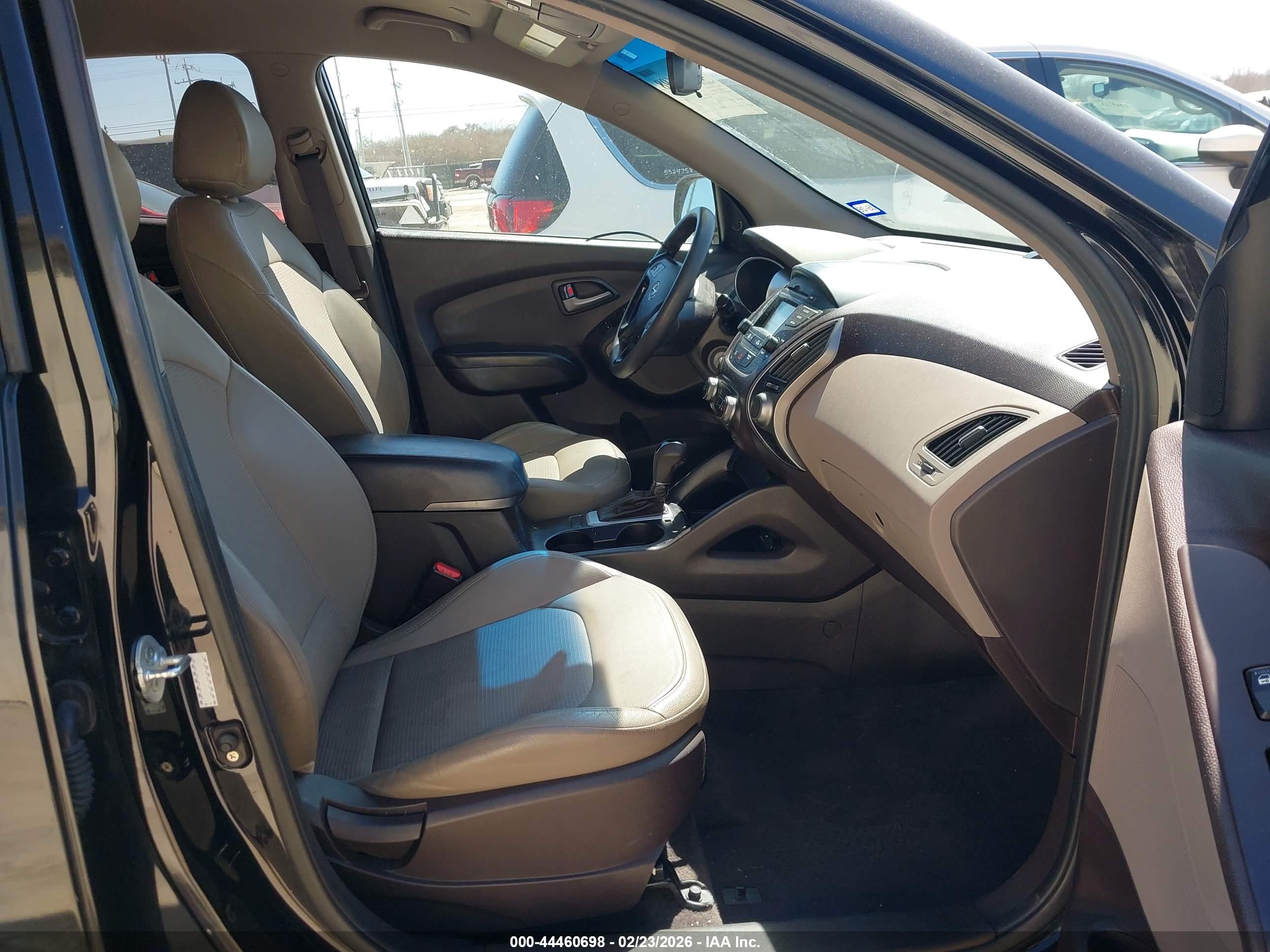 HYUNDAI TUCSON image 5