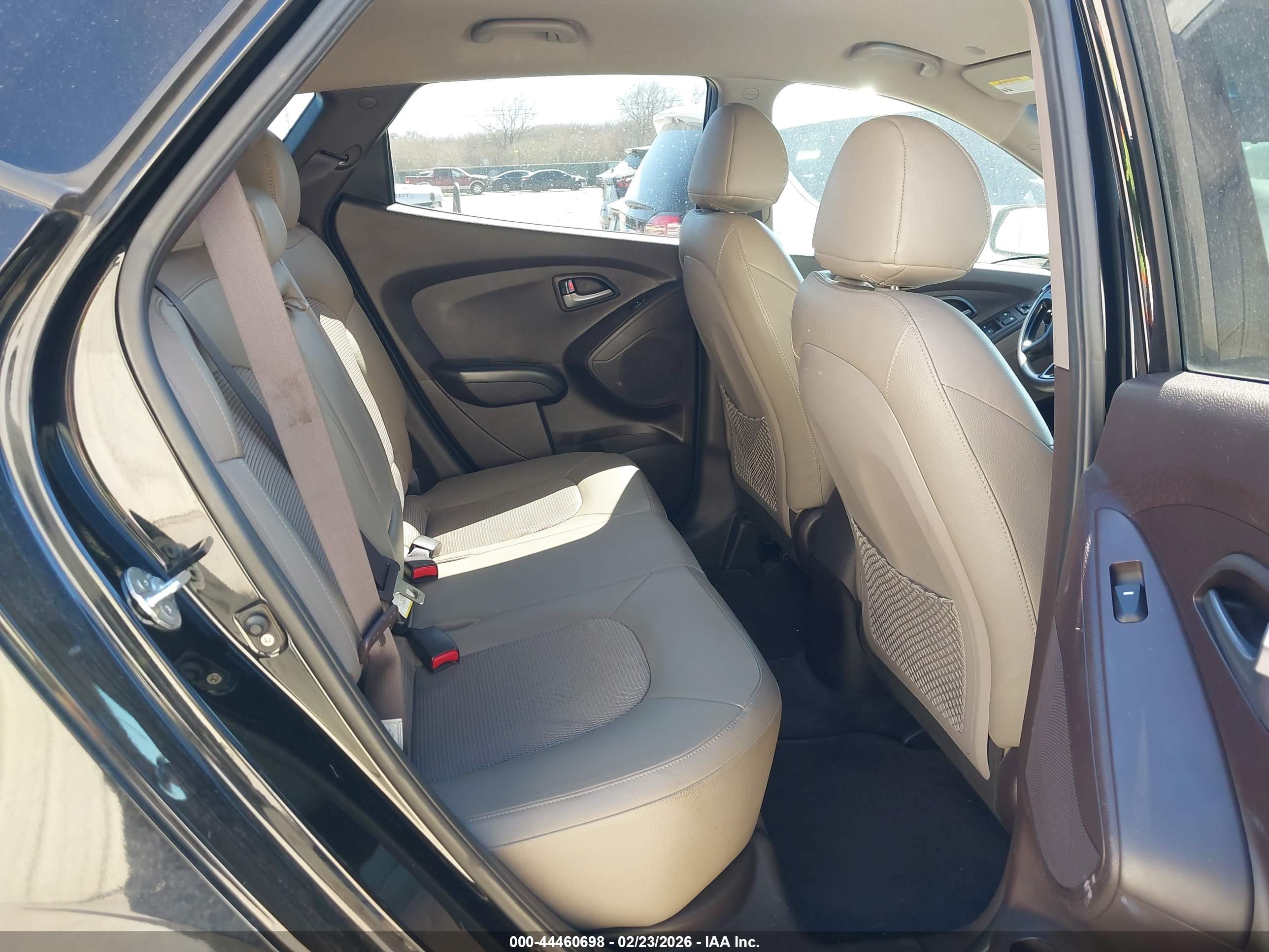 HYUNDAI TUCSON image 8