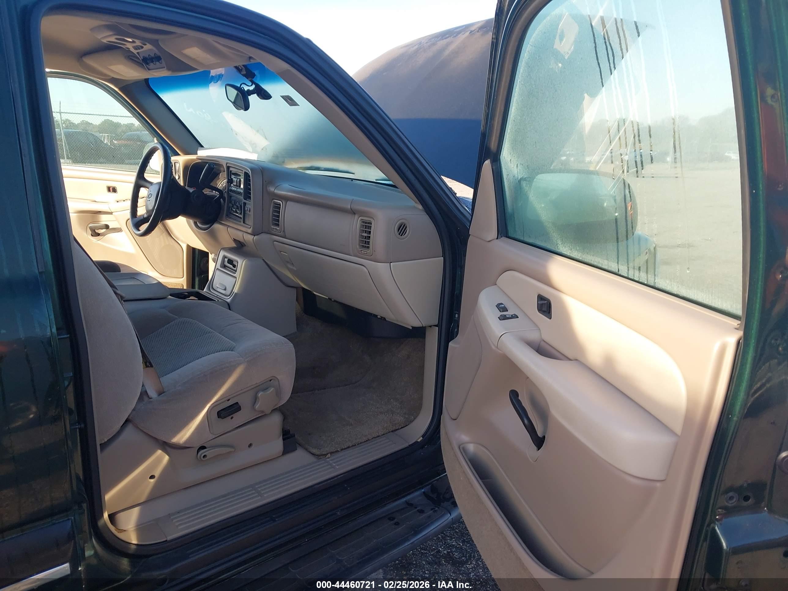 CHEVROLET SUBURBAN image 5