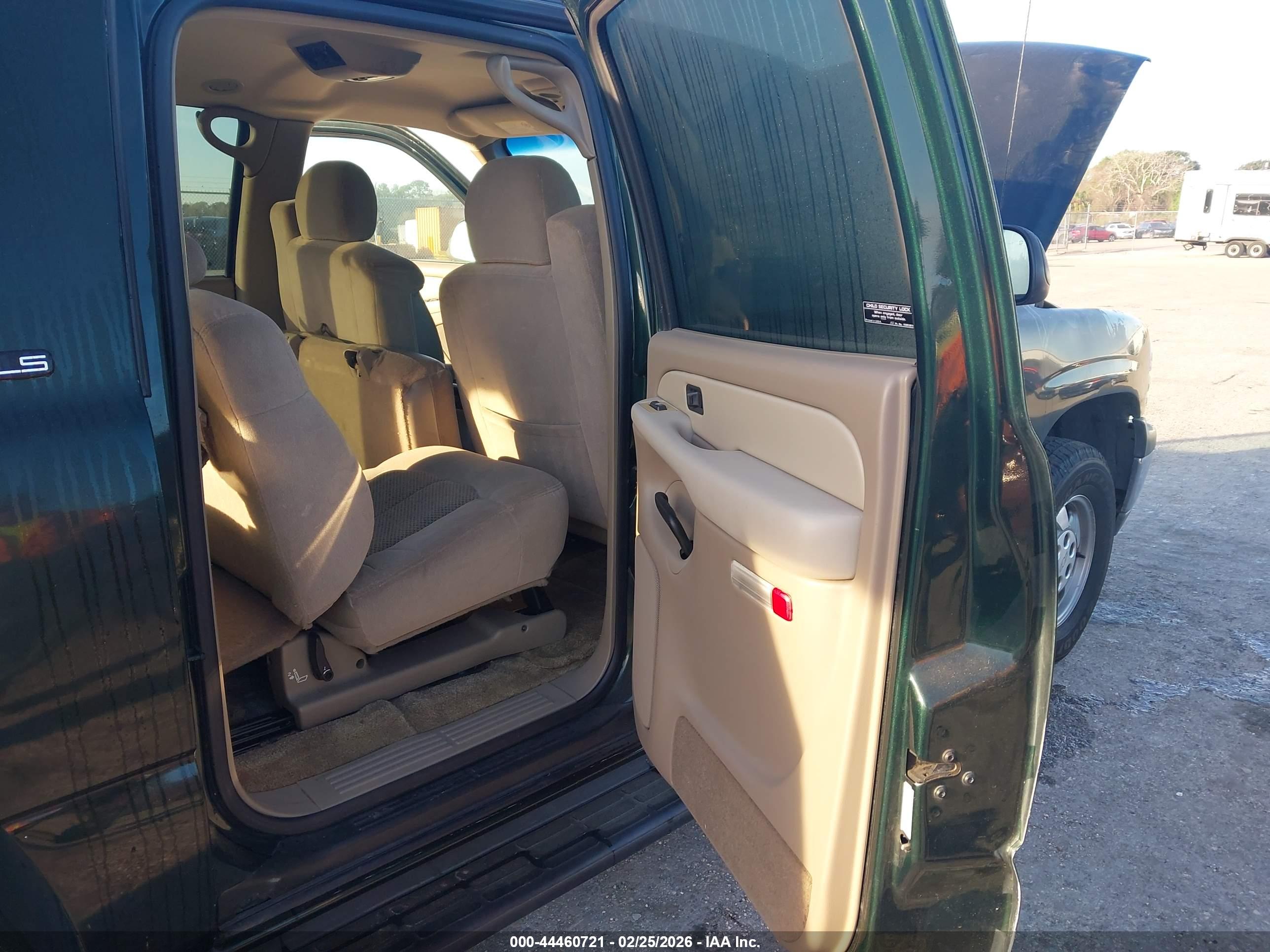 CHEVROLET SUBURBAN image 8