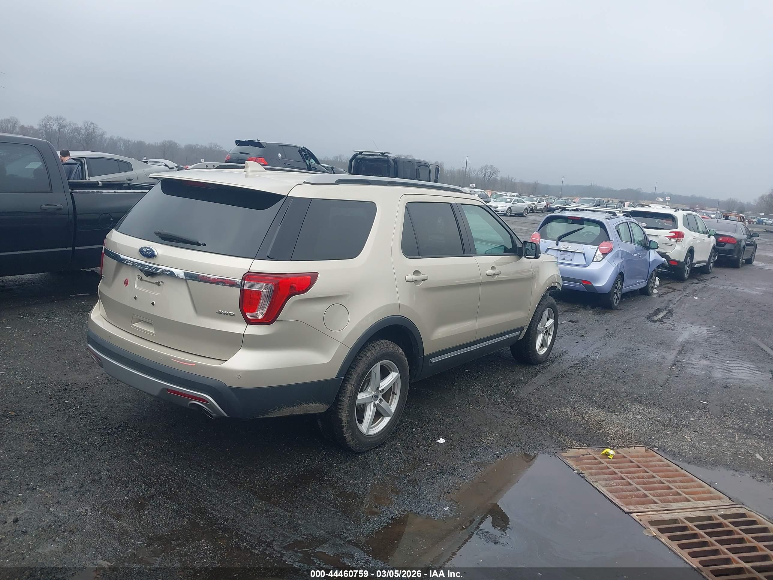 FORD EXPLORER image 4