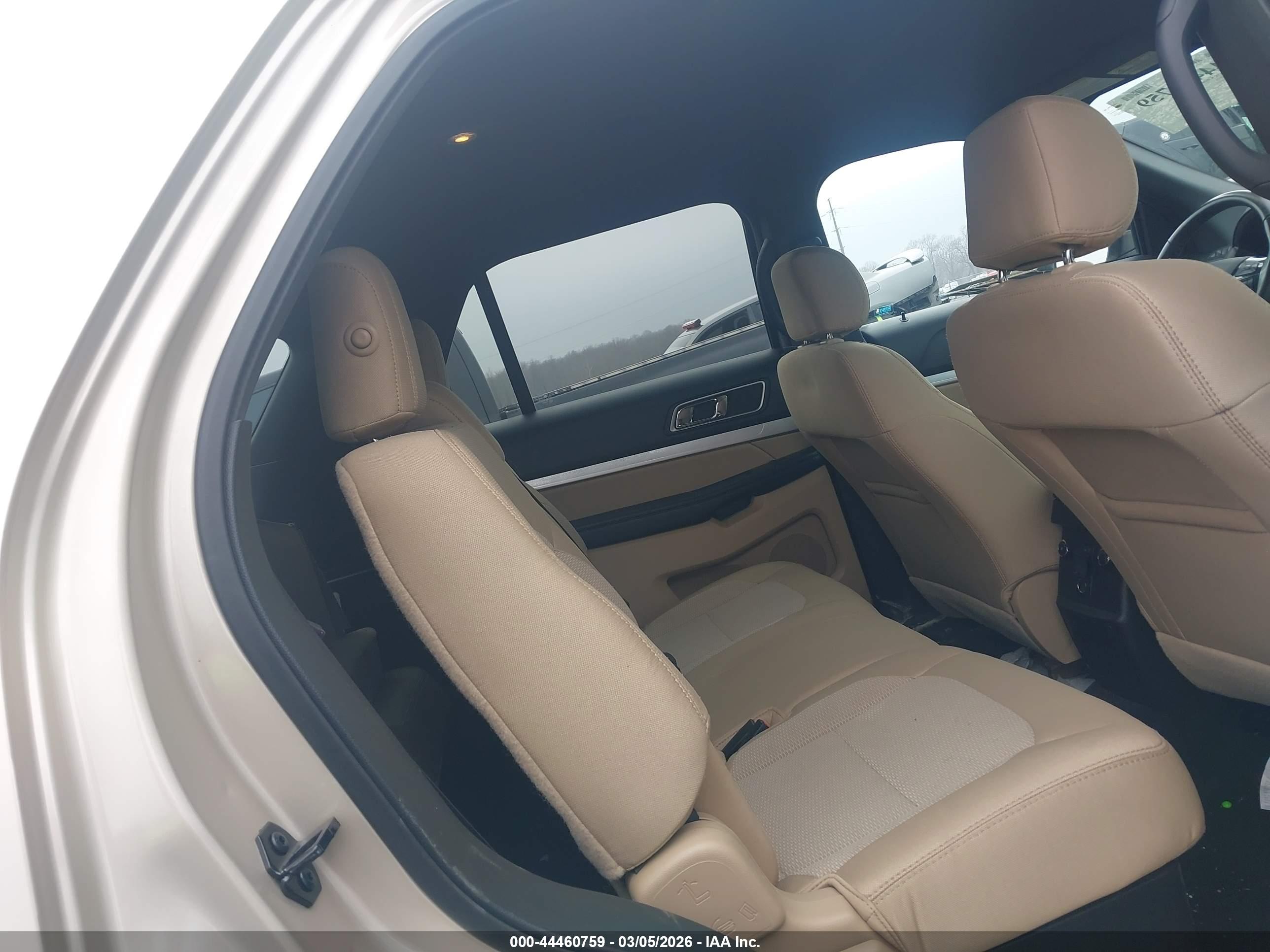 FORD EXPLORER image 8