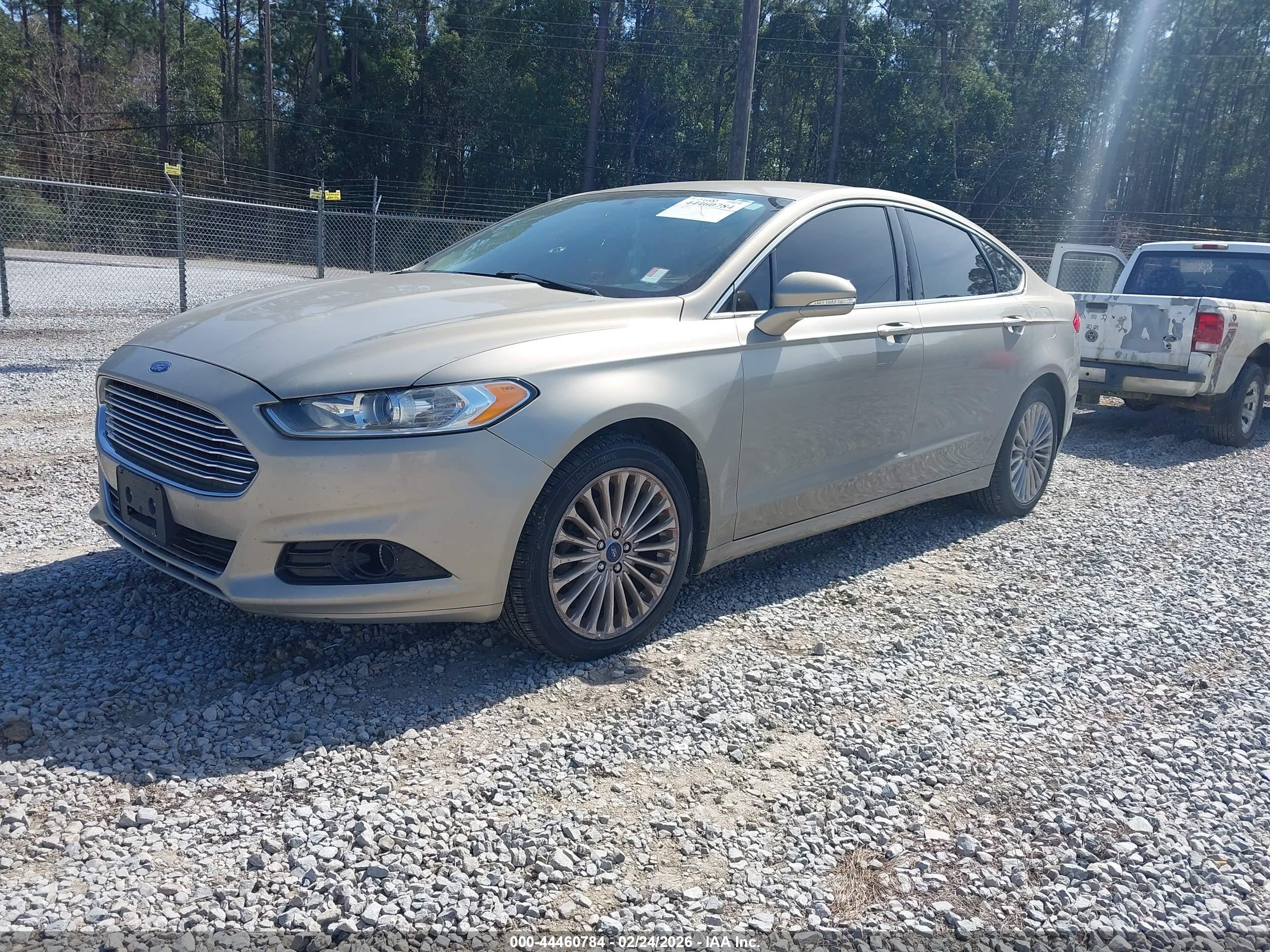 FORD FUSION image 2