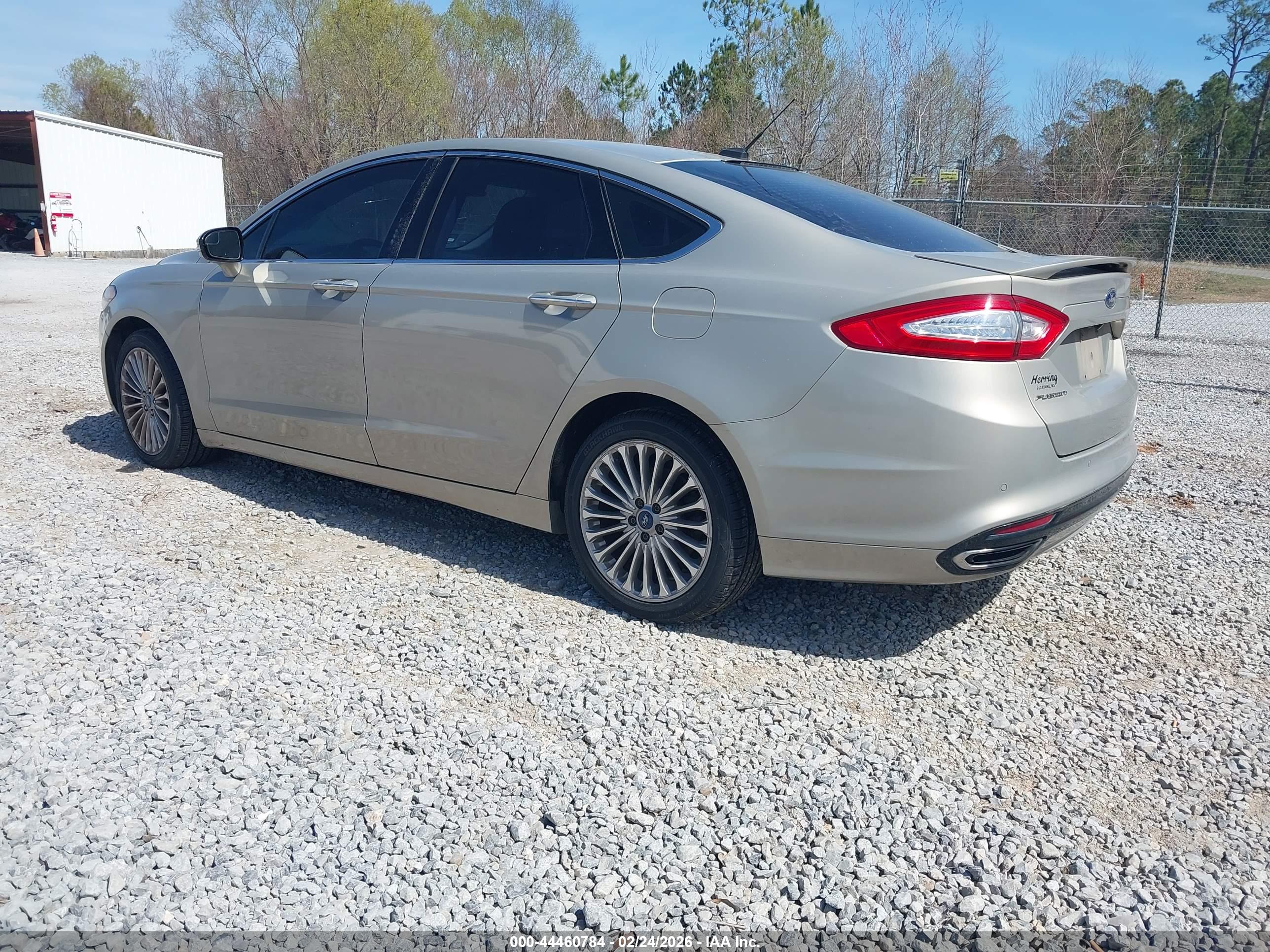 FORD FUSION image 3