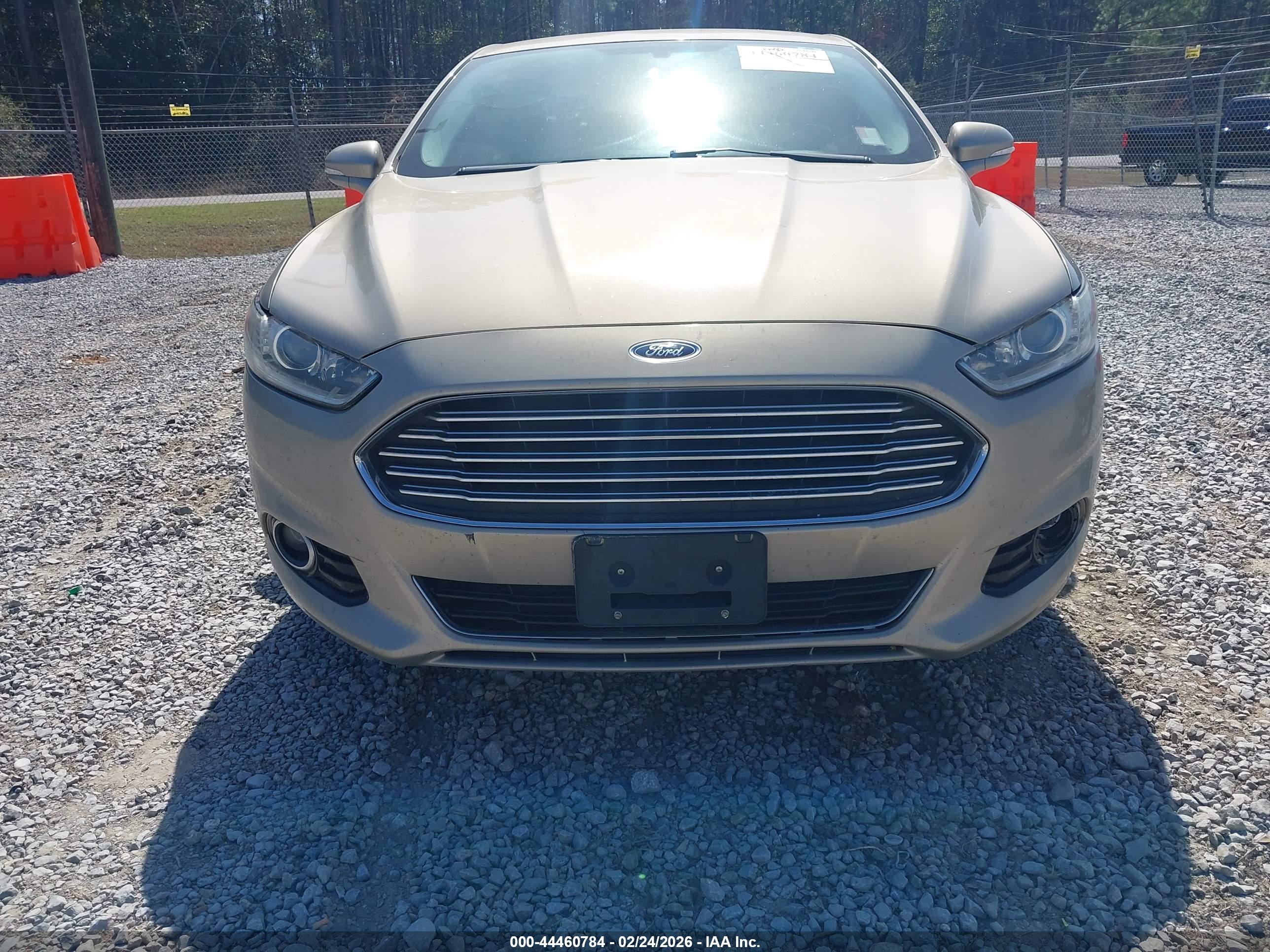 FORD FUSION image 6