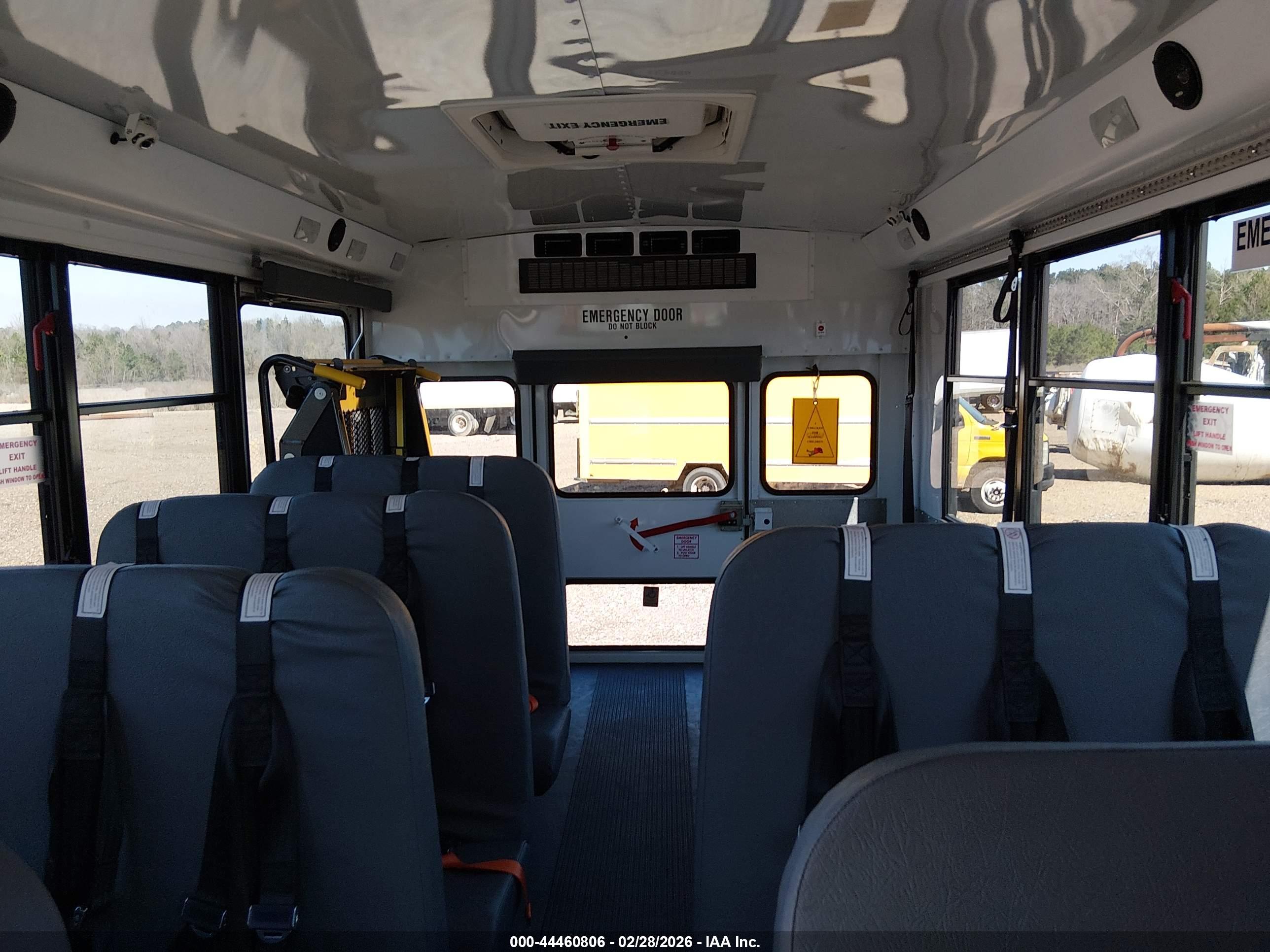 CHEVROLET EXPRESS image 7