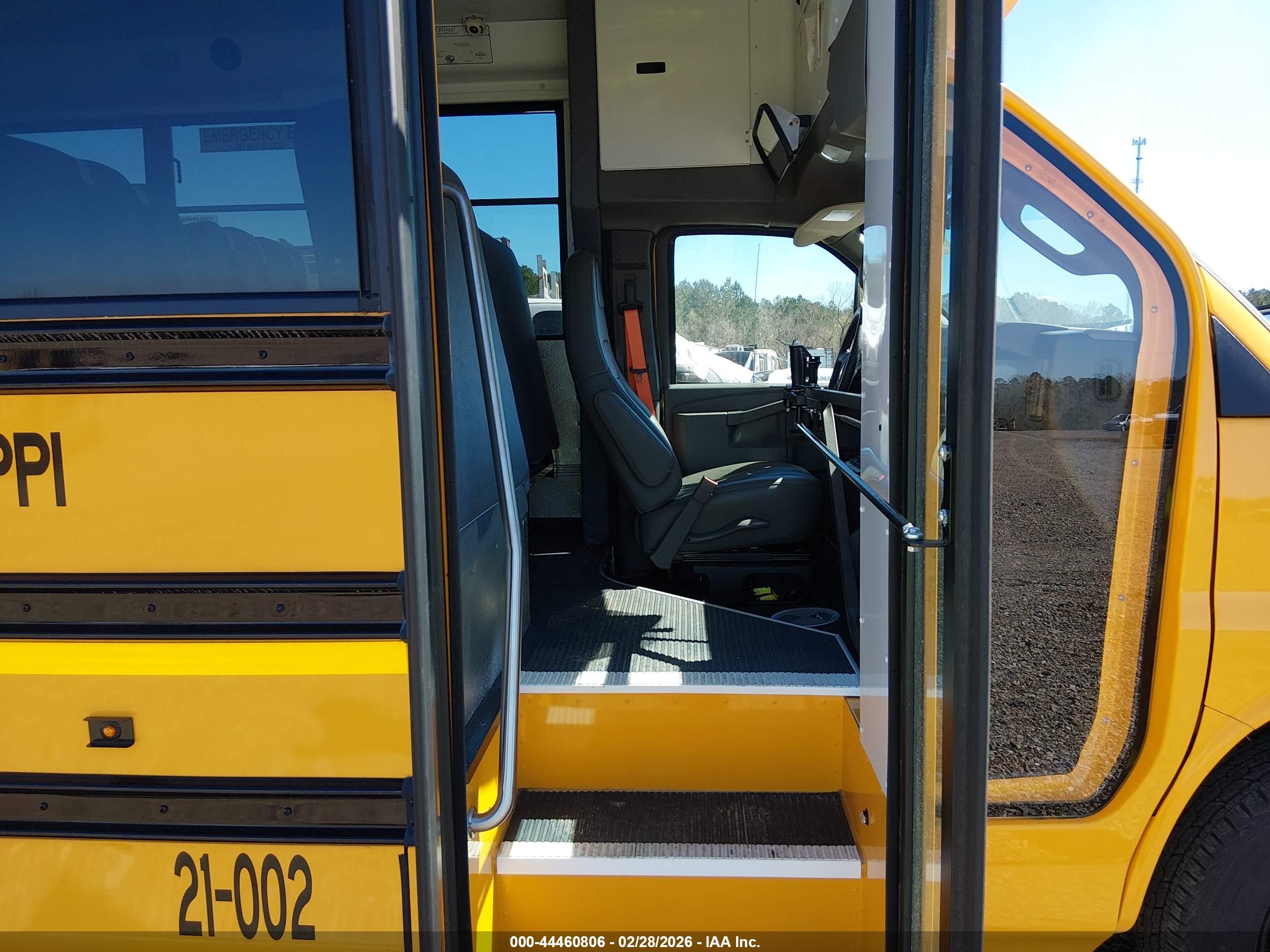 CHEVROLET EXPRESS image 8