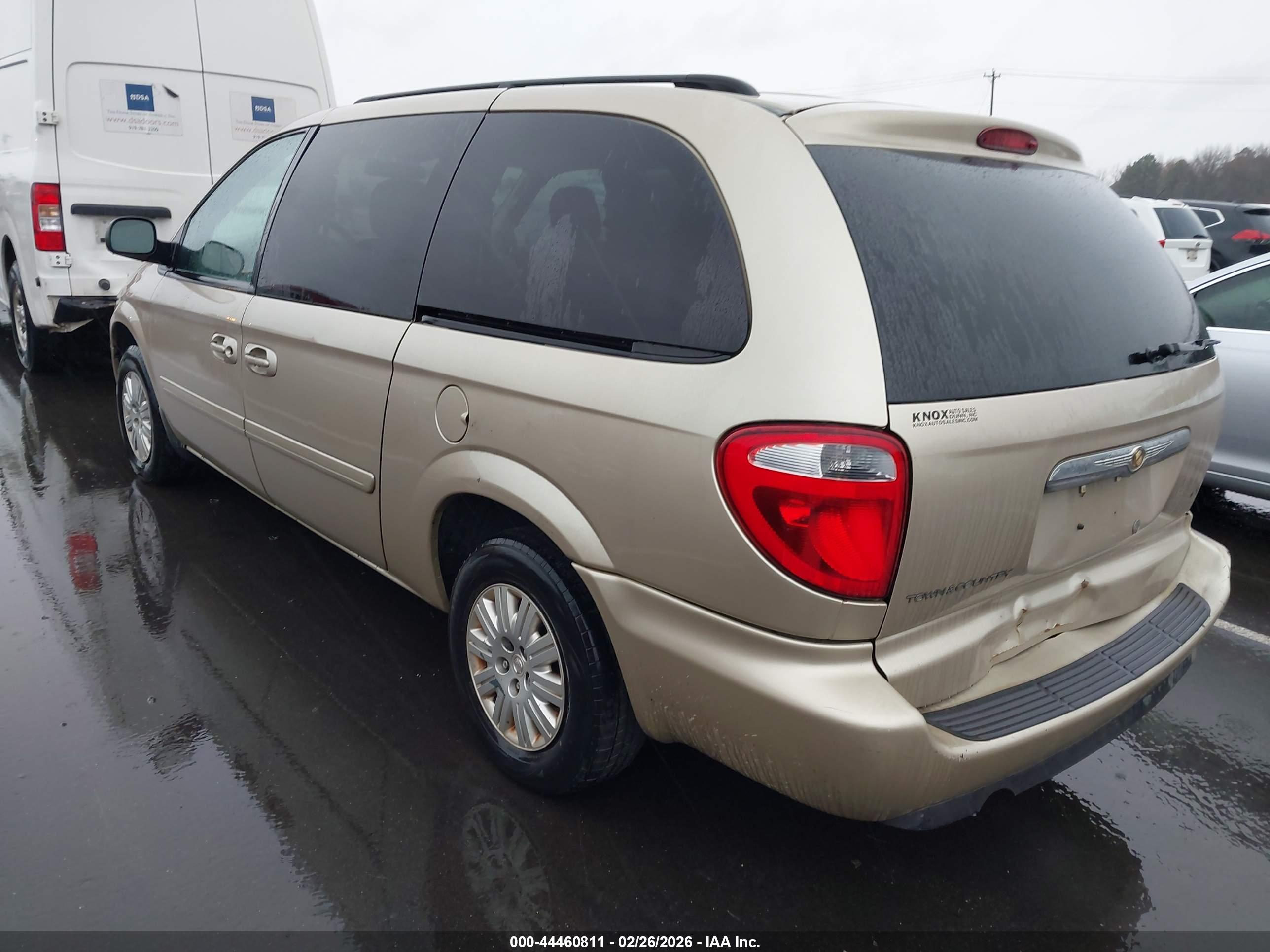 CHRYSLER TOWN image 3
