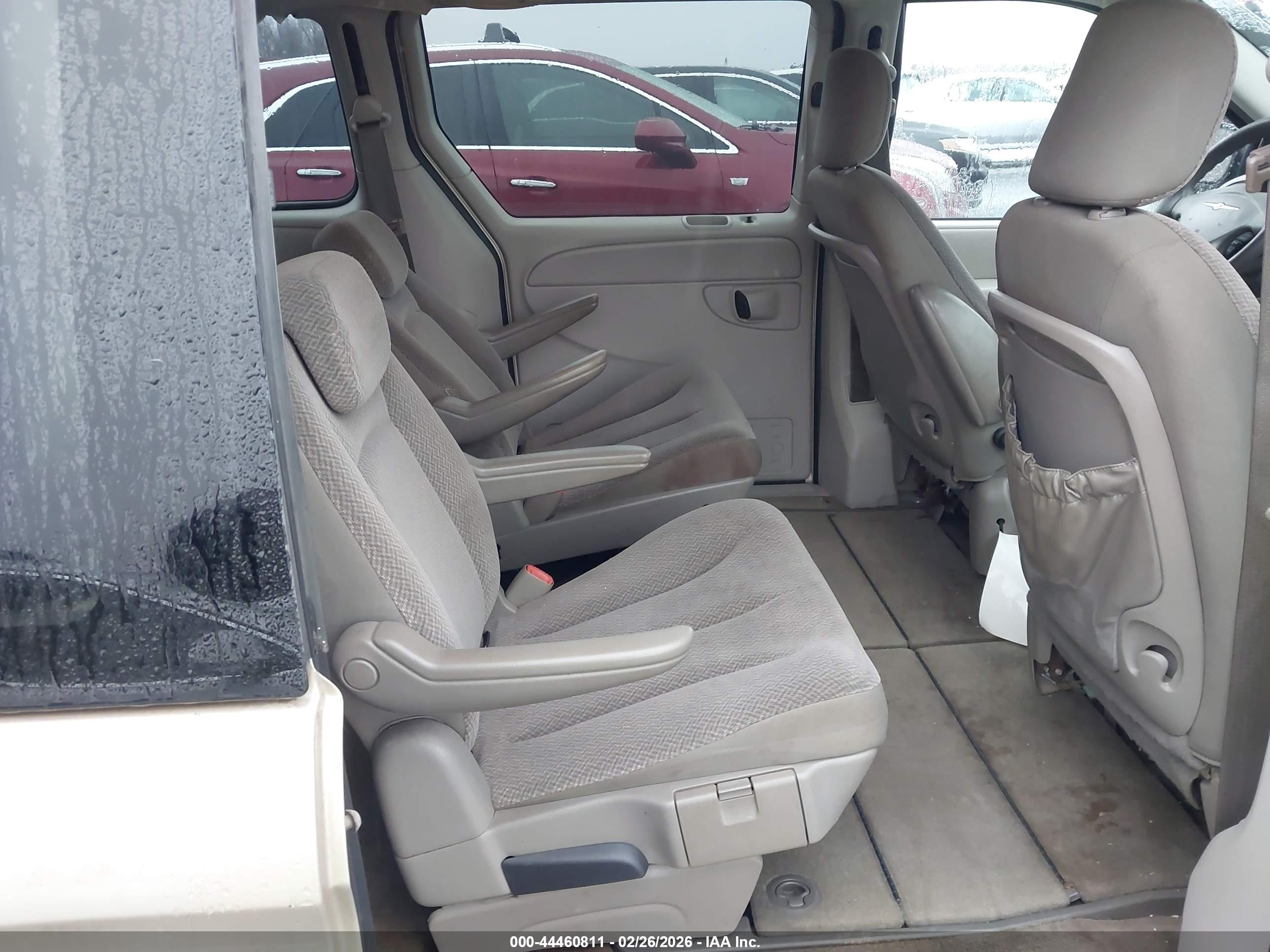 CHRYSLER TOWN image 8