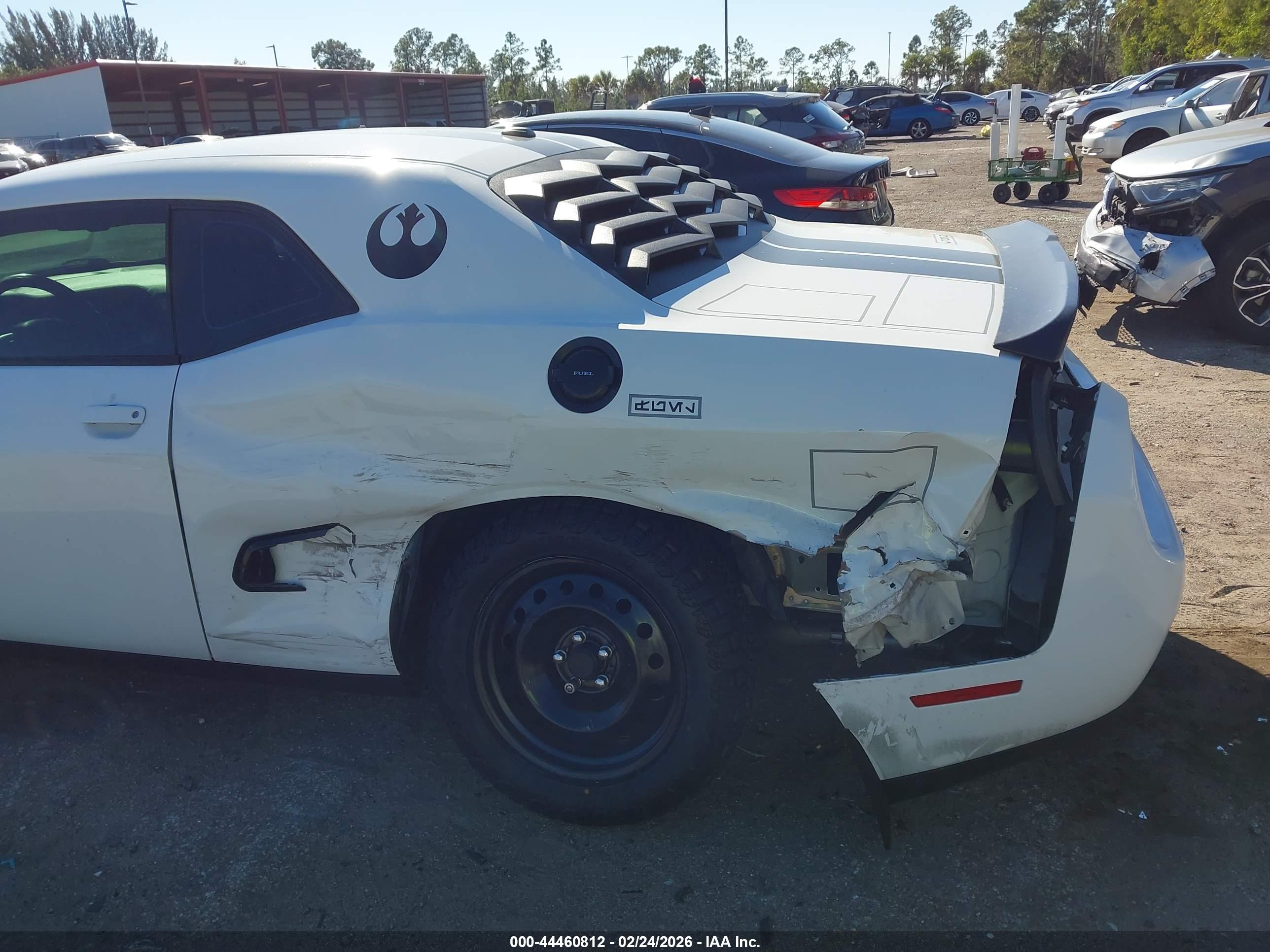 DODGE CHALLENGER image 6