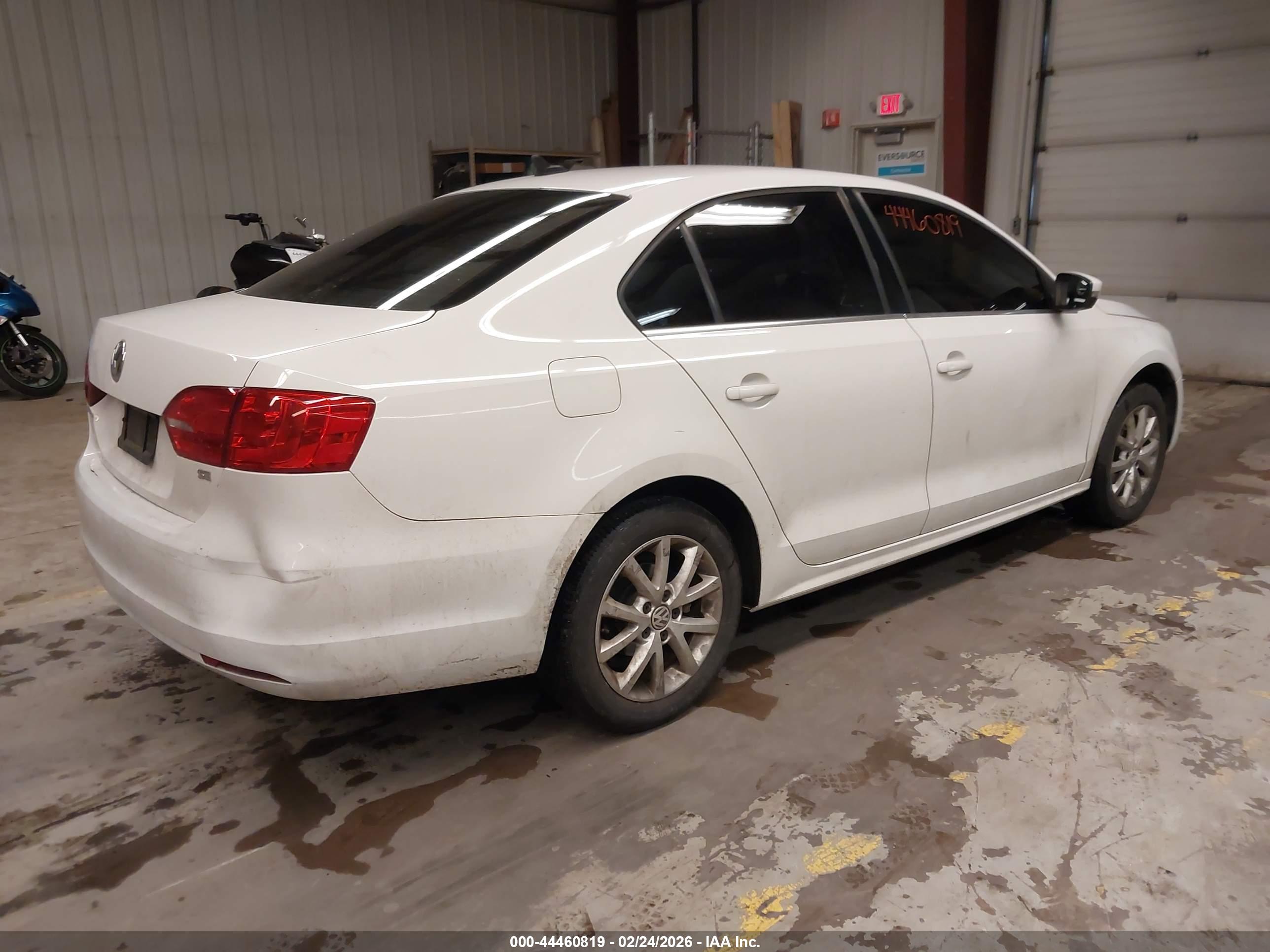 VOLKSWAGEN JETTA image 4