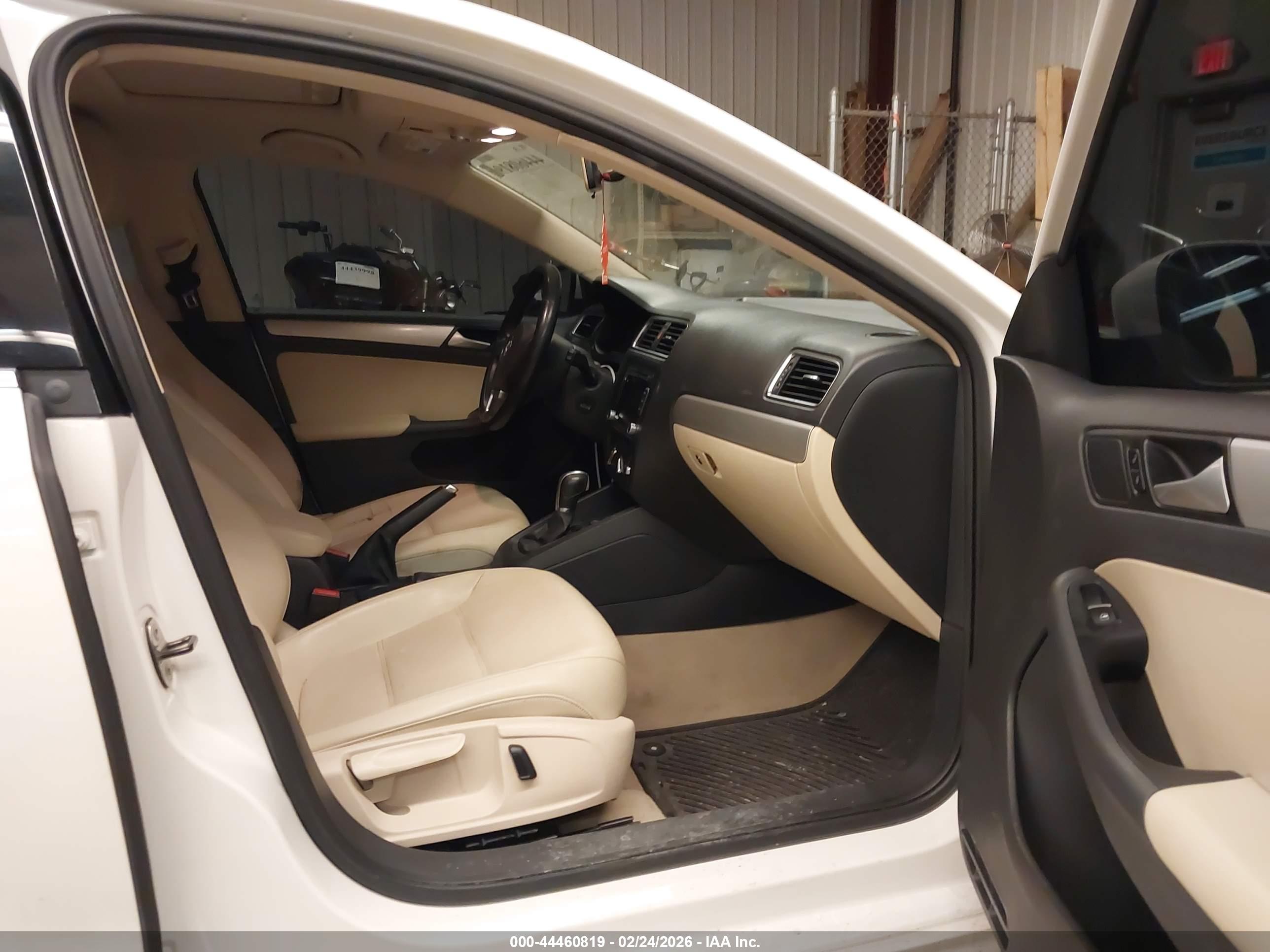 VOLKSWAGEN JETTA image 5