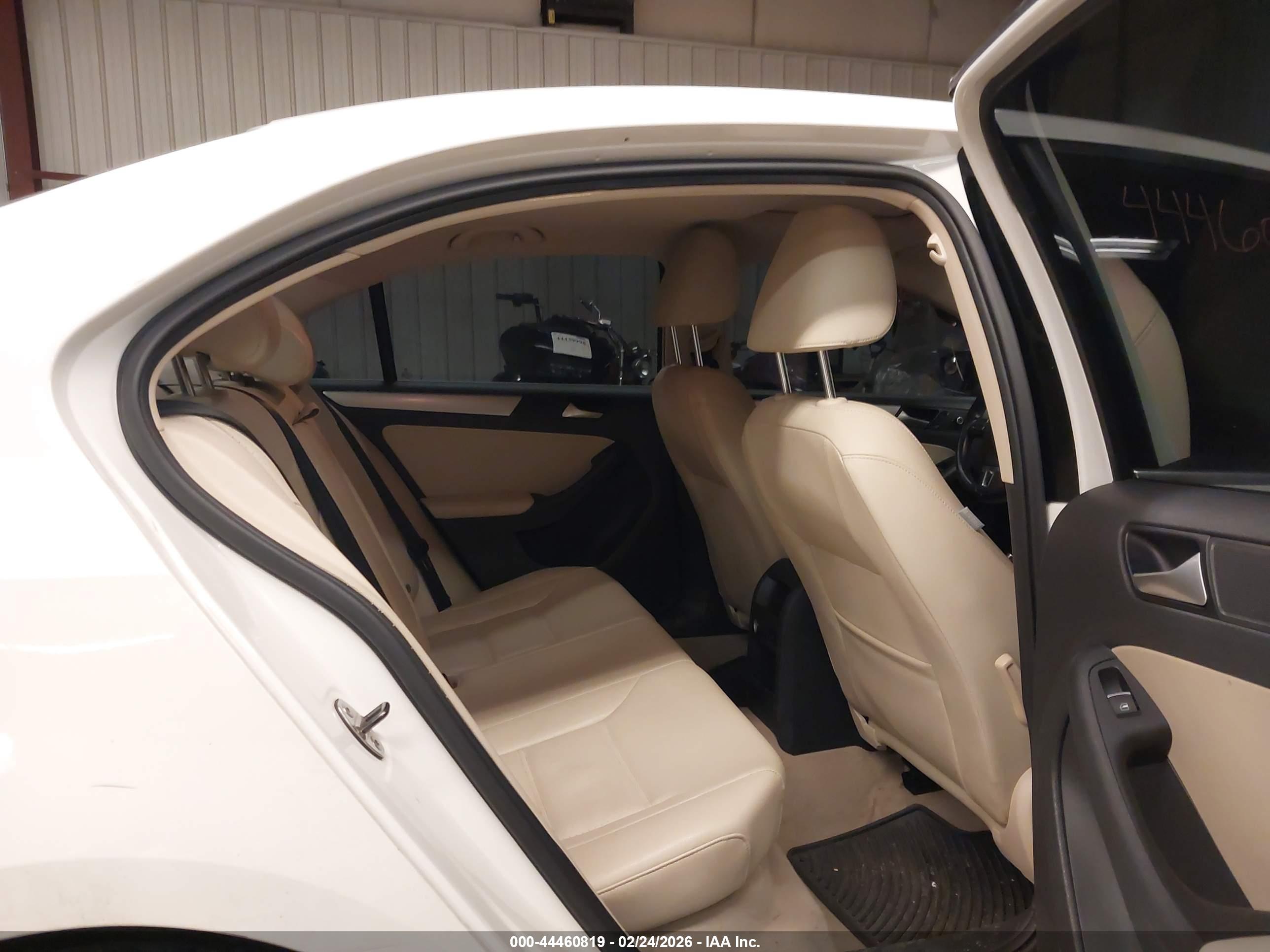 VOLKSWAGEN JETTA image 8