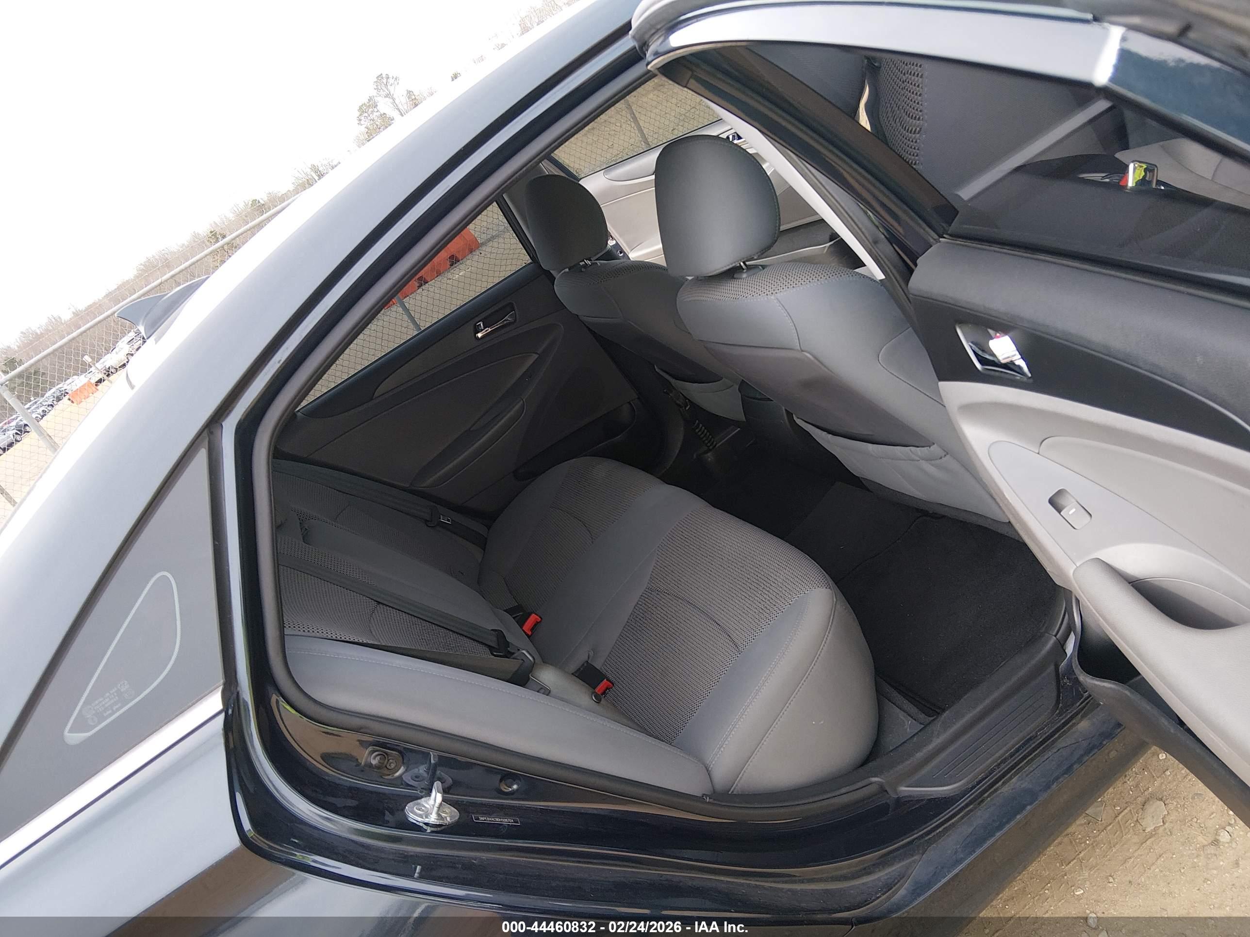 HYUNDAI SONATA image 8