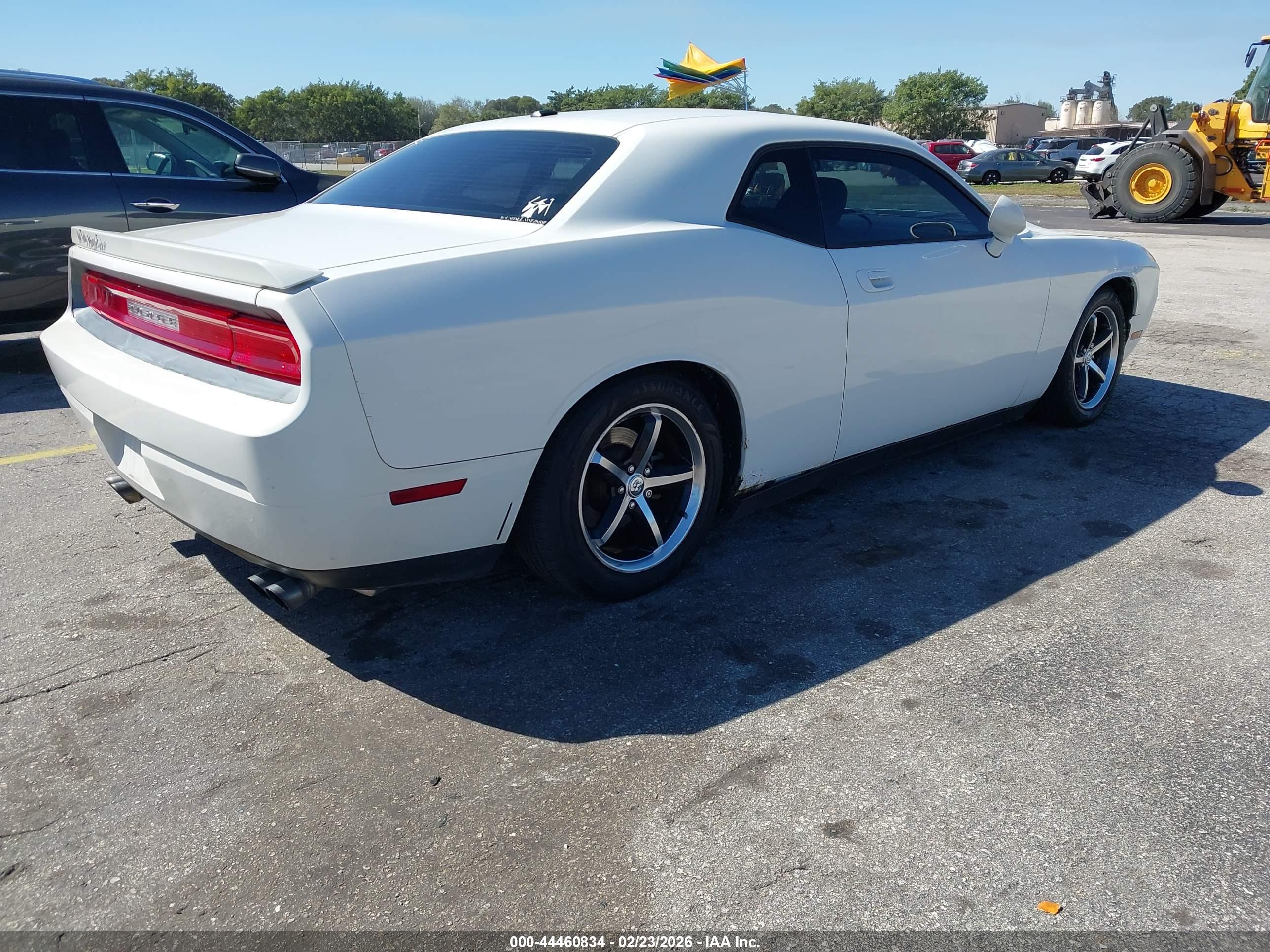 DODGE CHALLENGER image 4