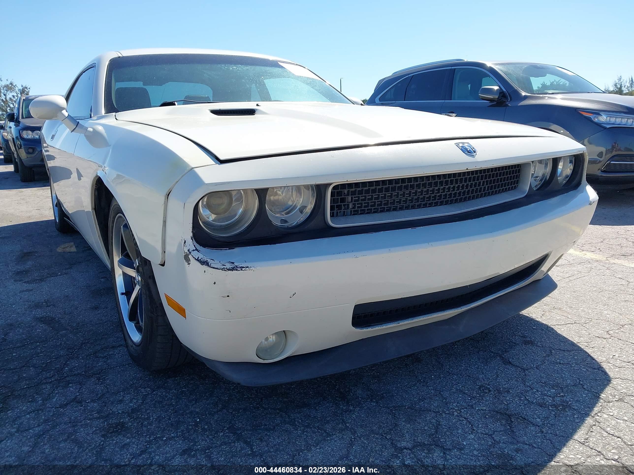 DODGE CHALLENGER image 6