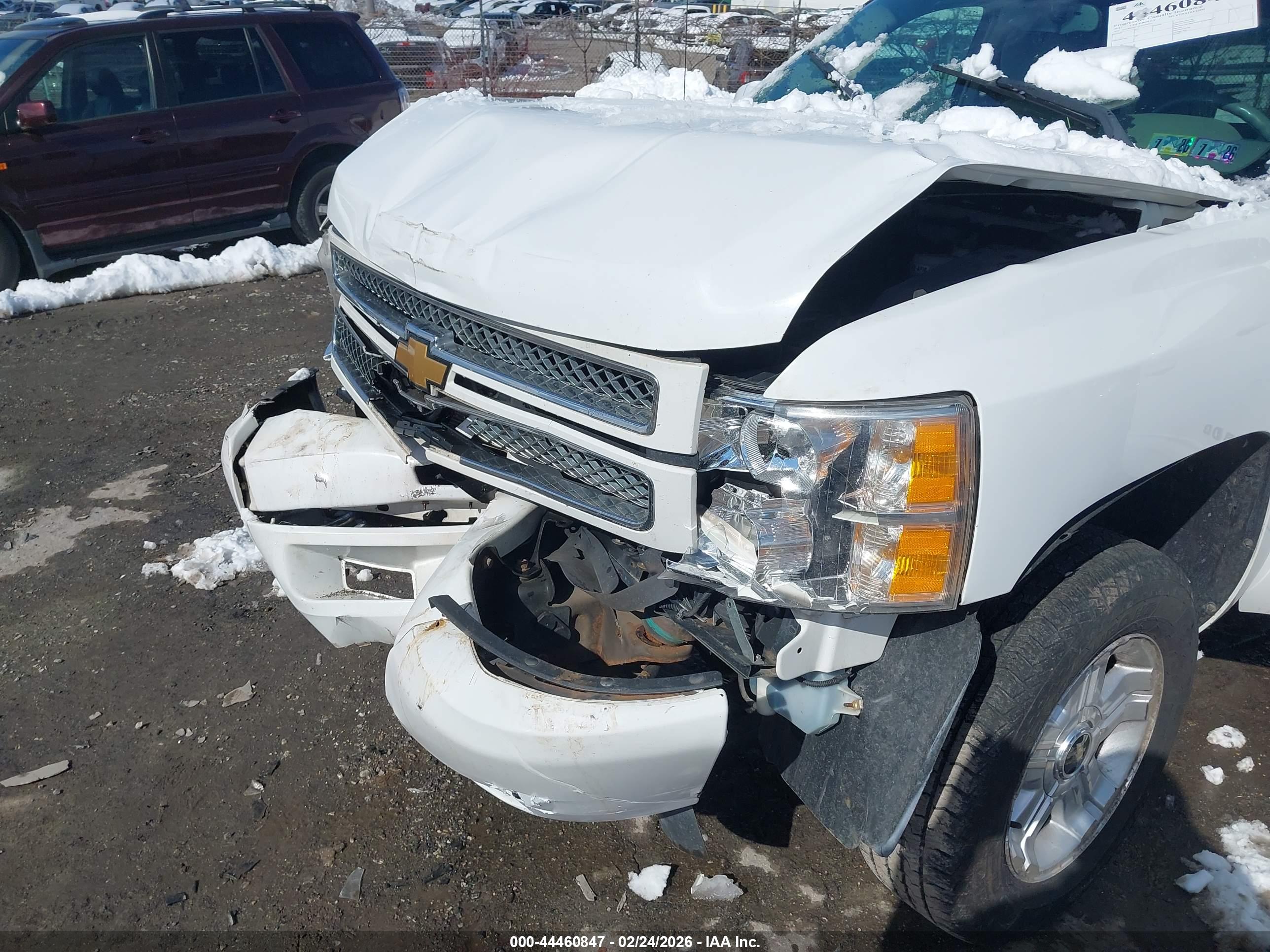 CHEVROLET SILVERADO image 6
