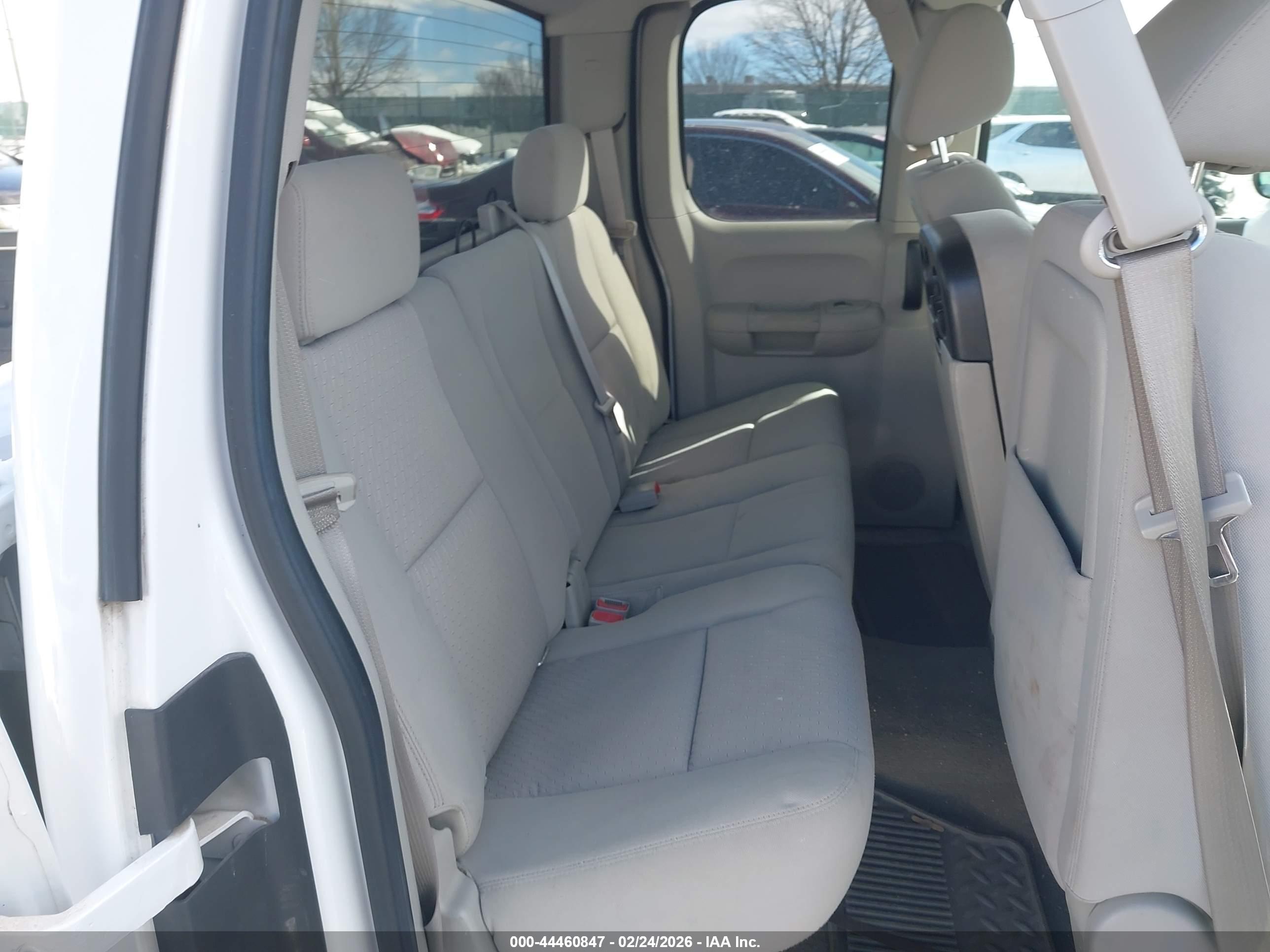 CHEVROLET SILVERADO image 8