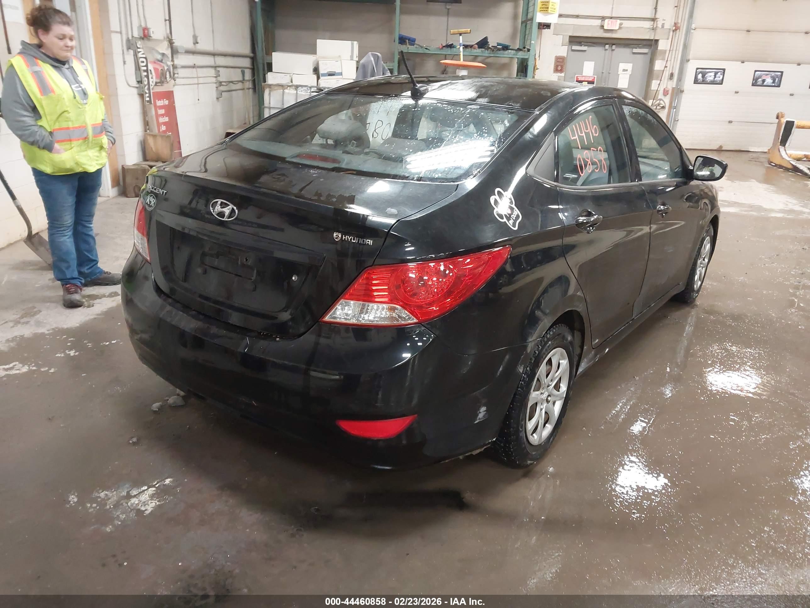 HYUNDAI ACCENT image 4