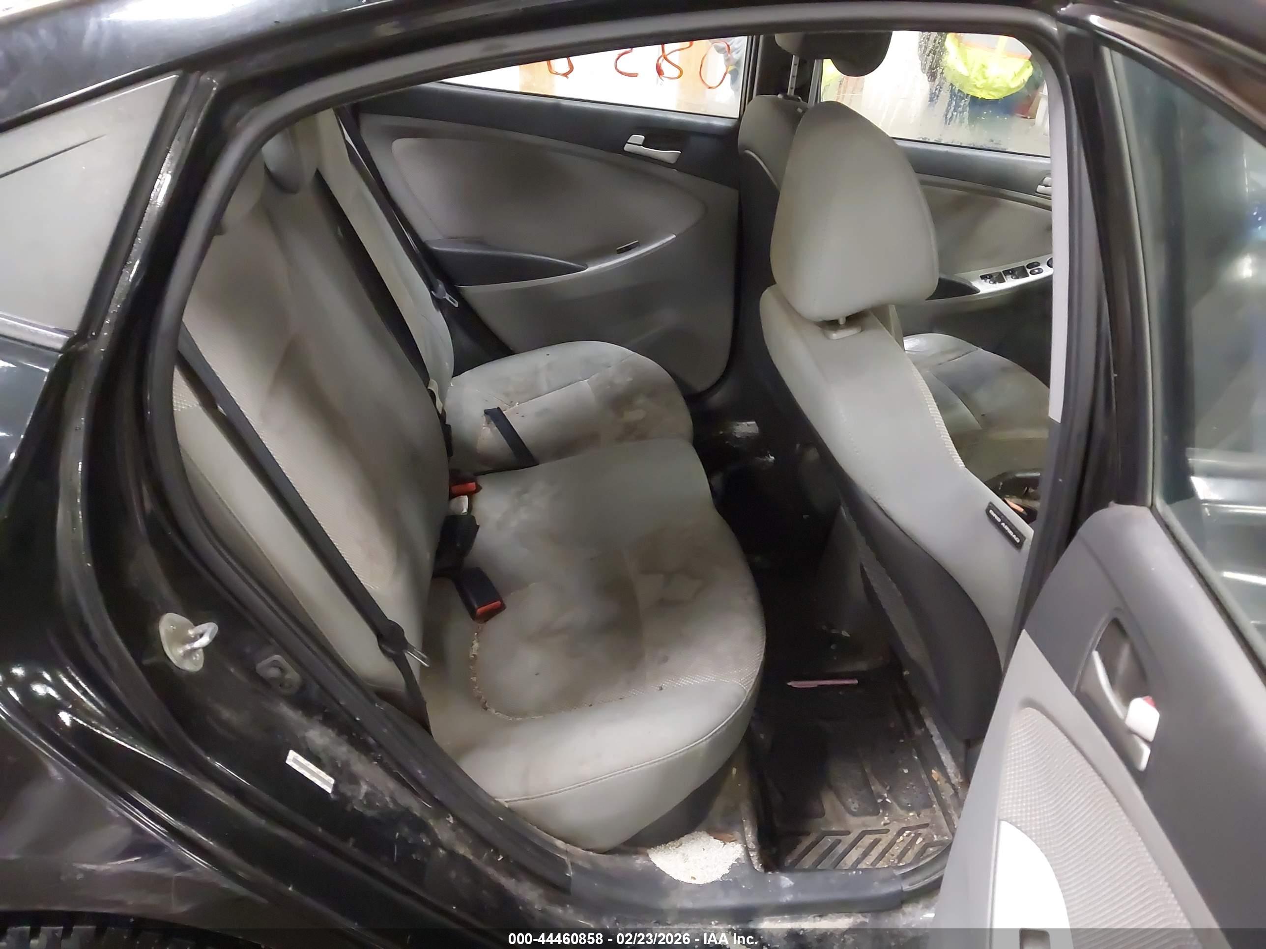 HYUNDAI ACCENT image 8