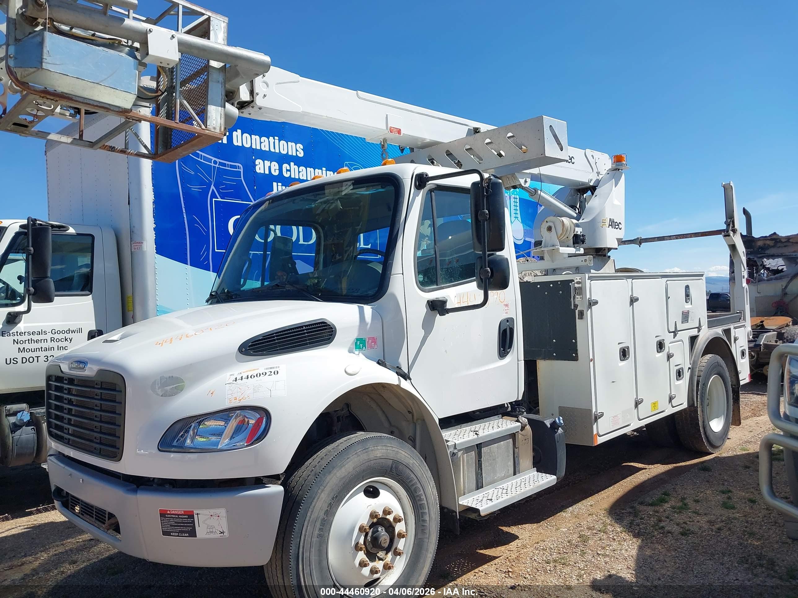 FREIGHTLINER M2 image 2