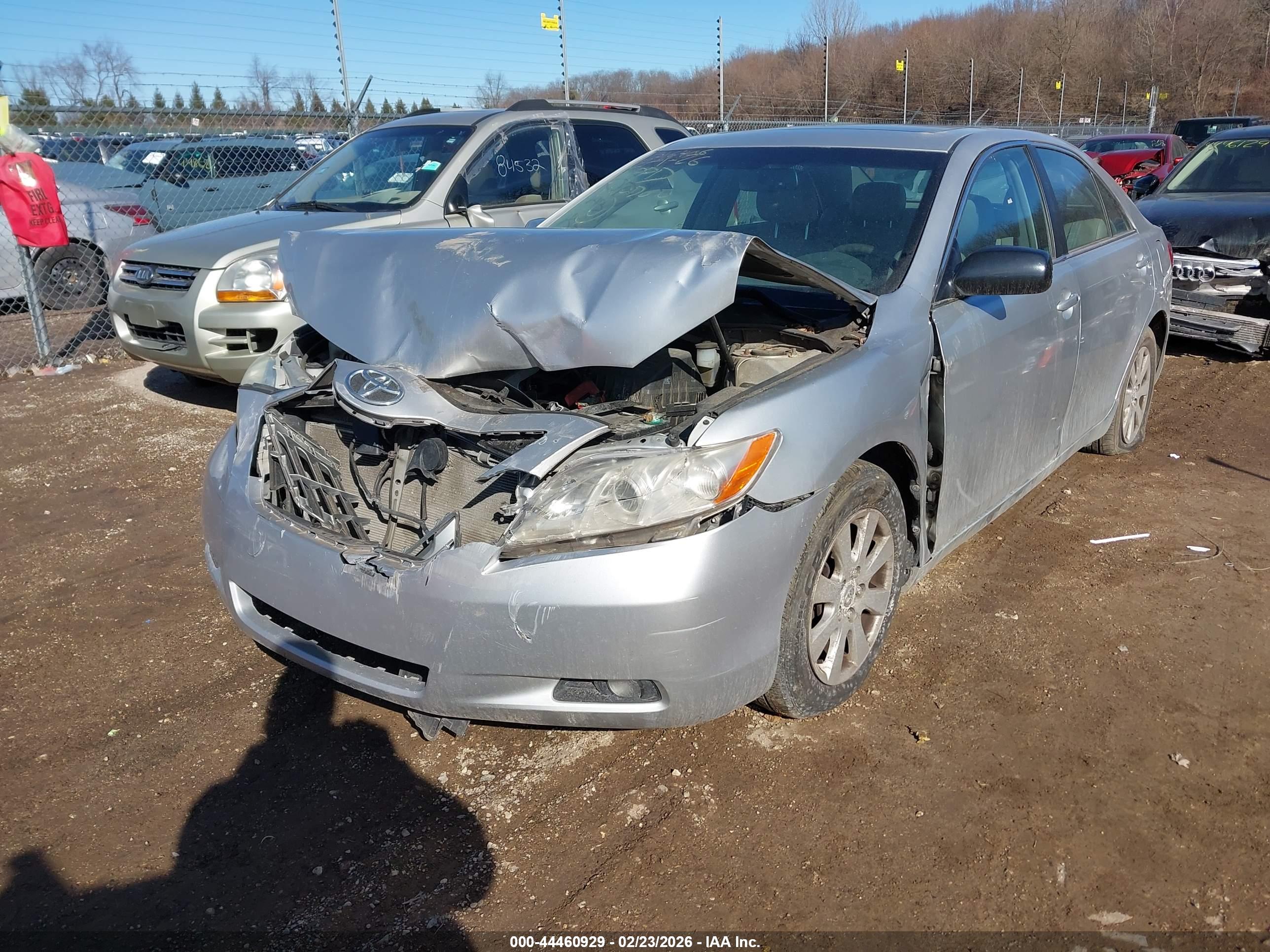 TOYOTA CAMRY image 2