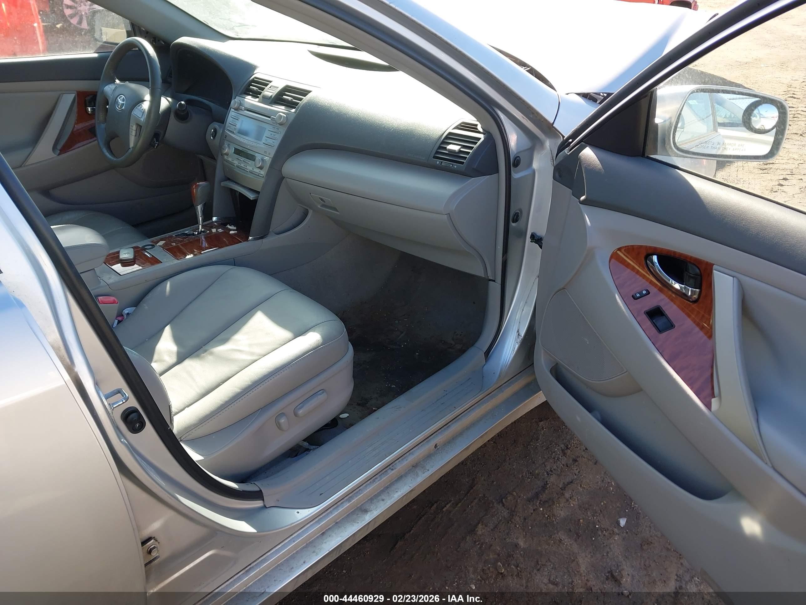 TOYOTA CAMRY image 5
