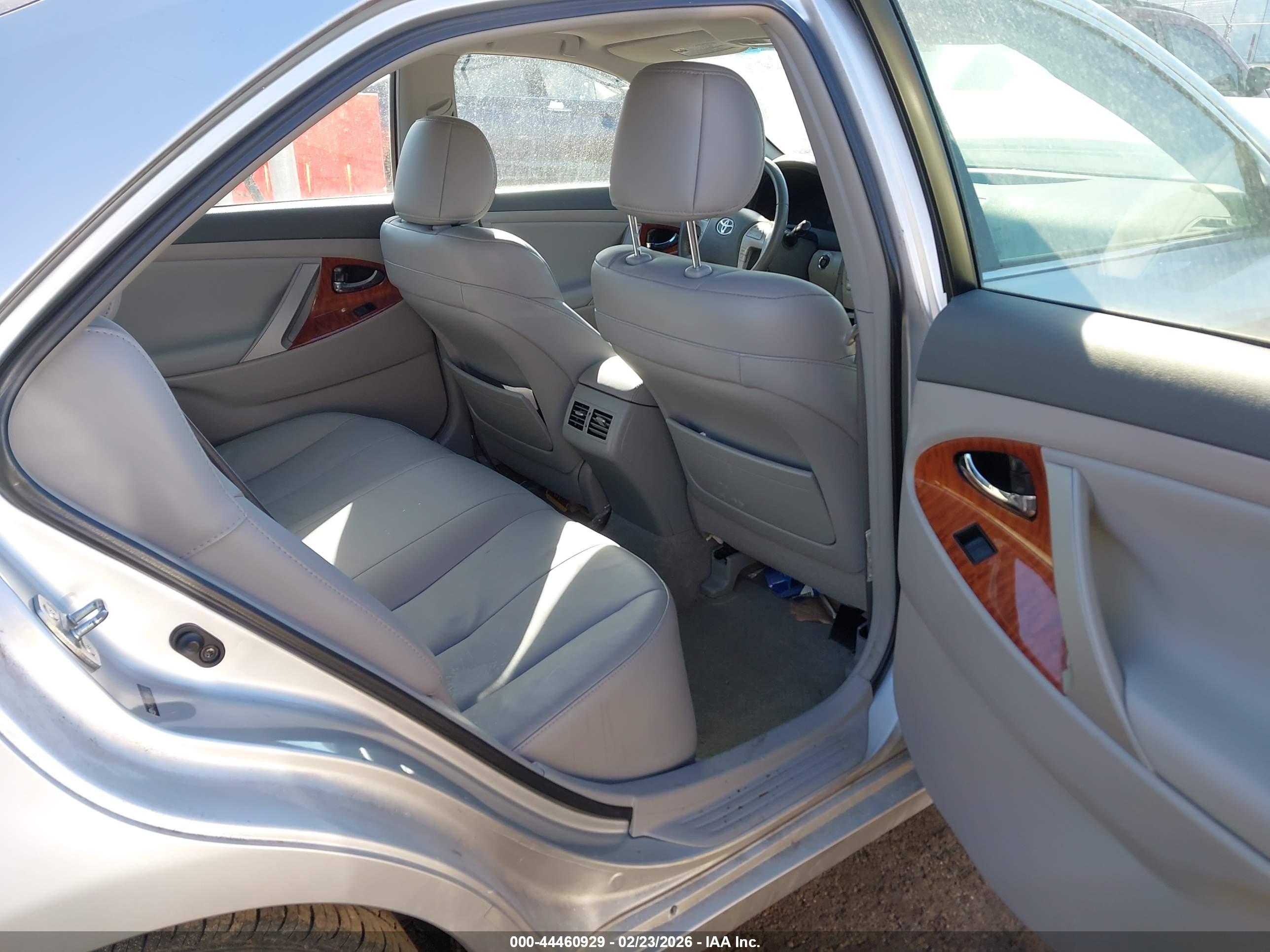 TOYOTA CAMRY image 8