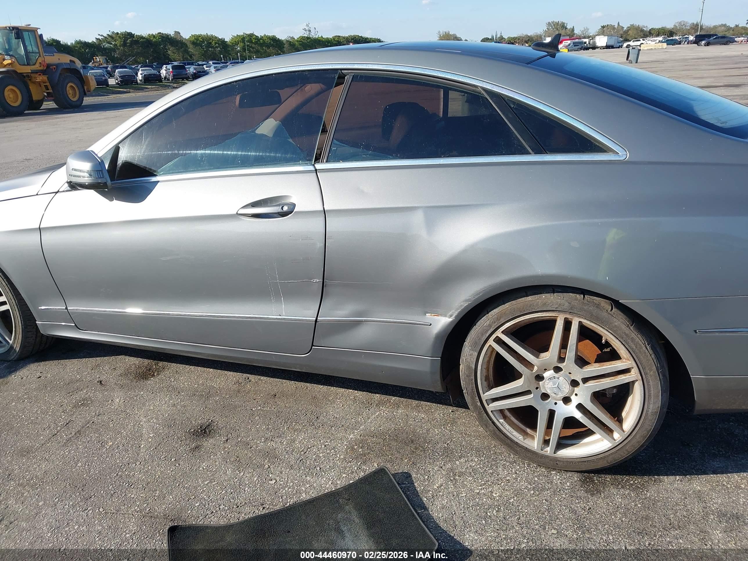 MERCEDES-BENZ E image 6