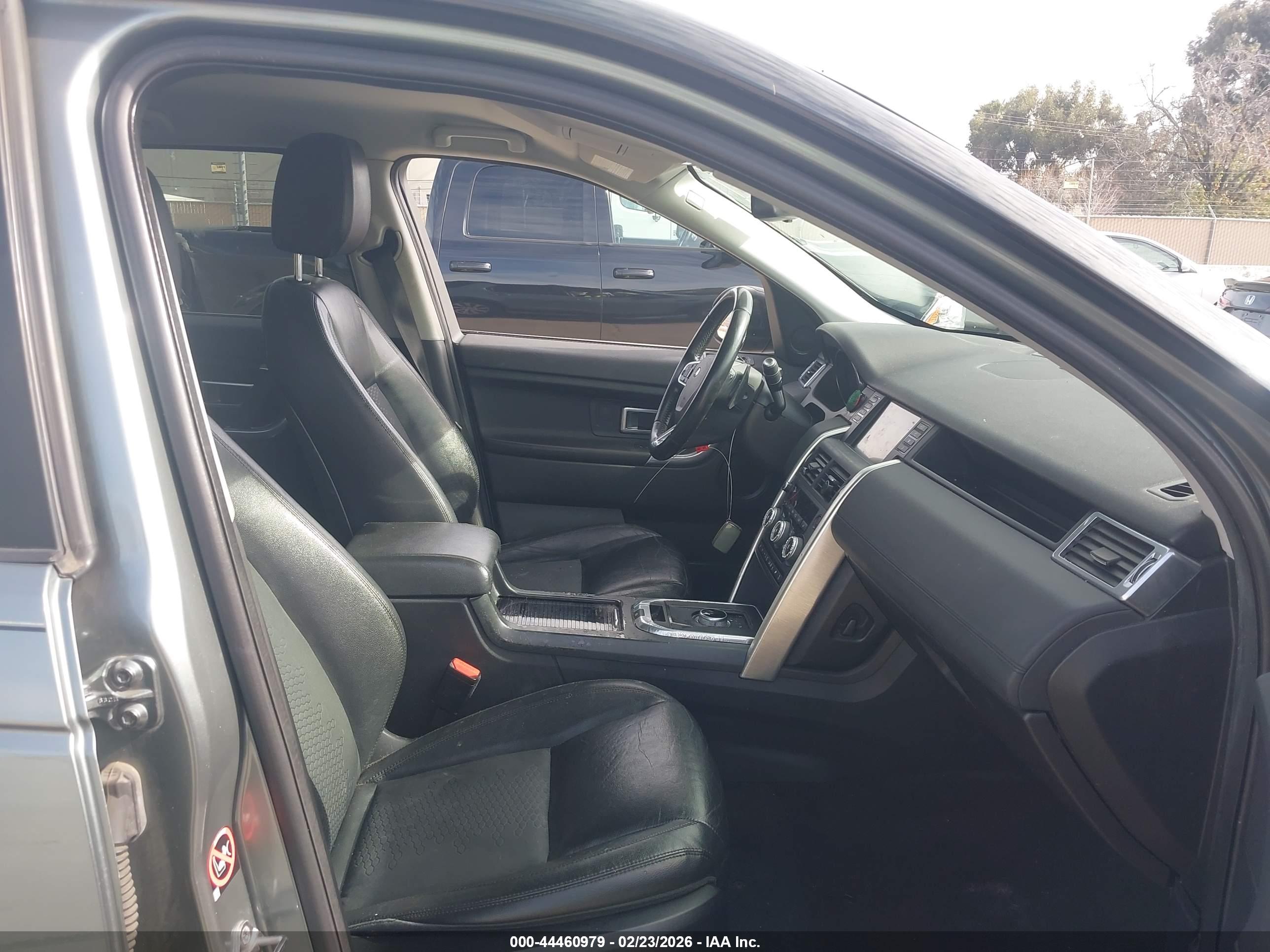 LAND ROVER image 5