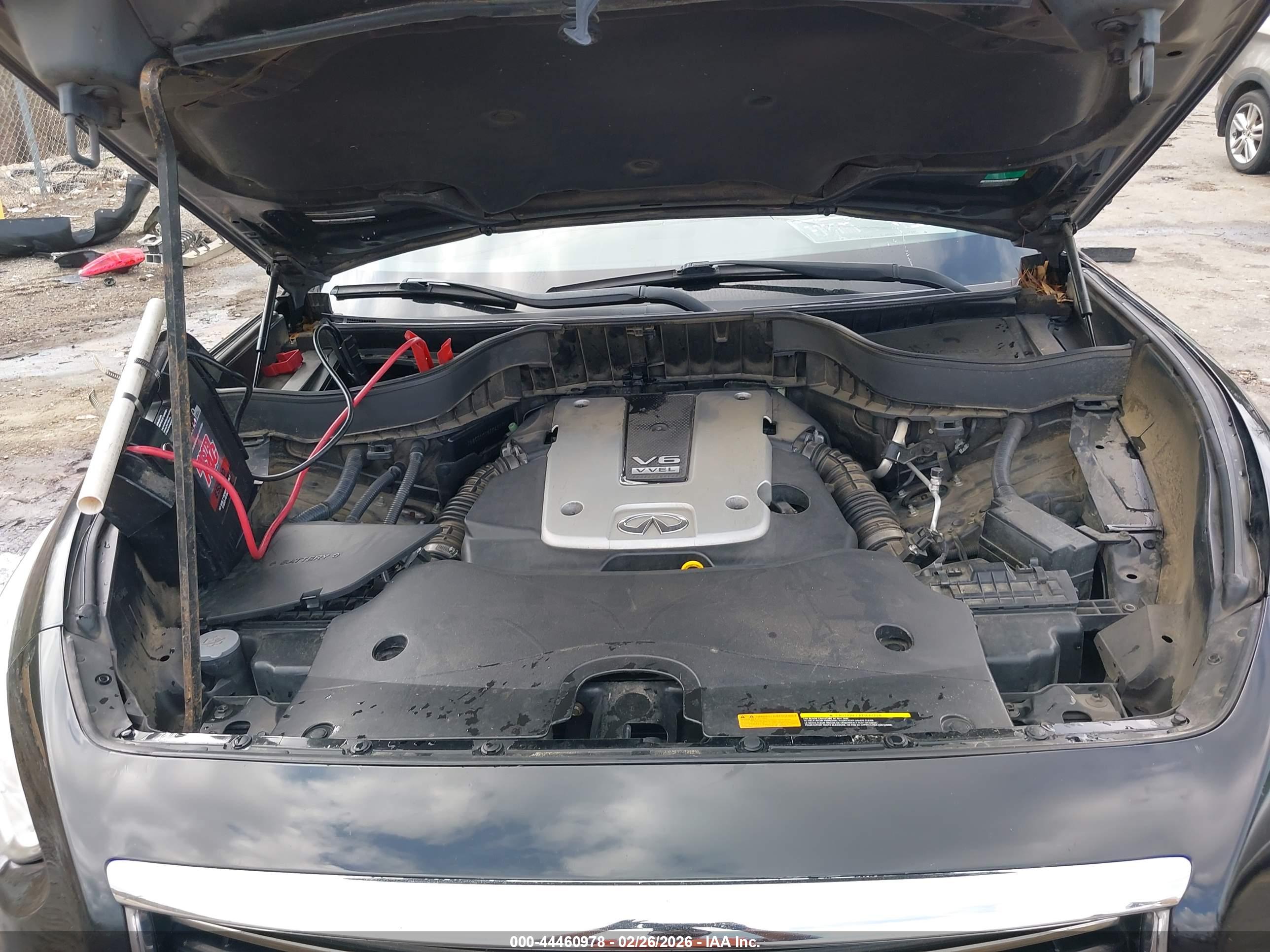 INFINITI QX70 image 10