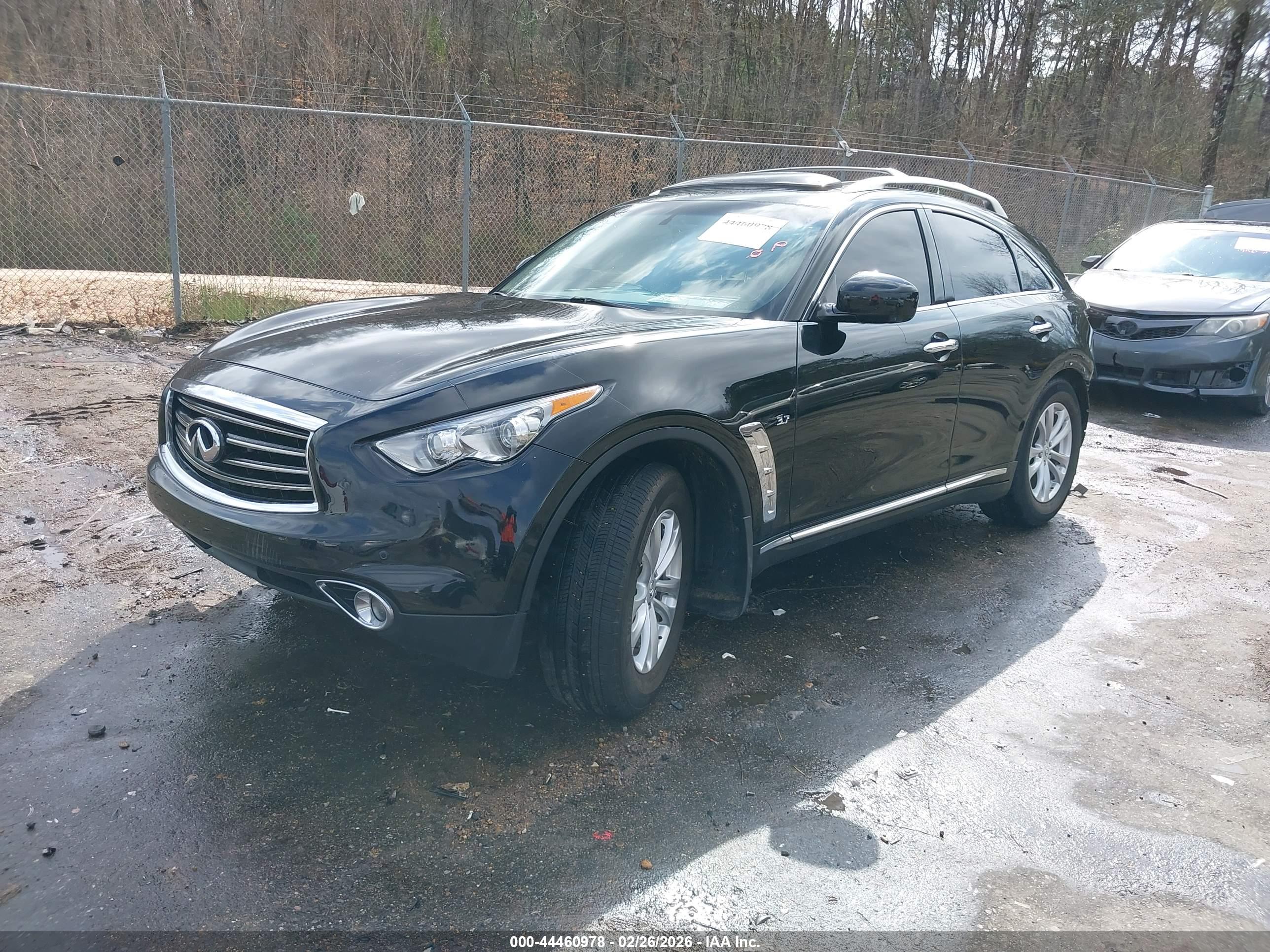 INFINITI QX70 image 2