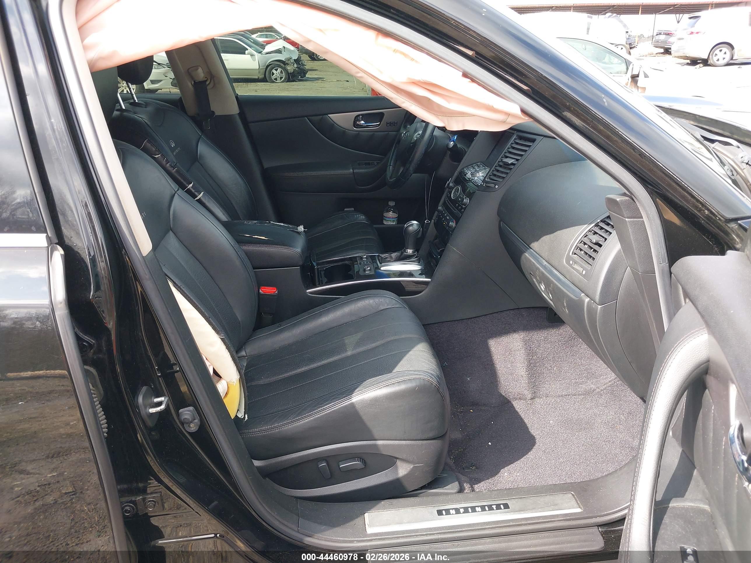 INFINITI QX70 image 5