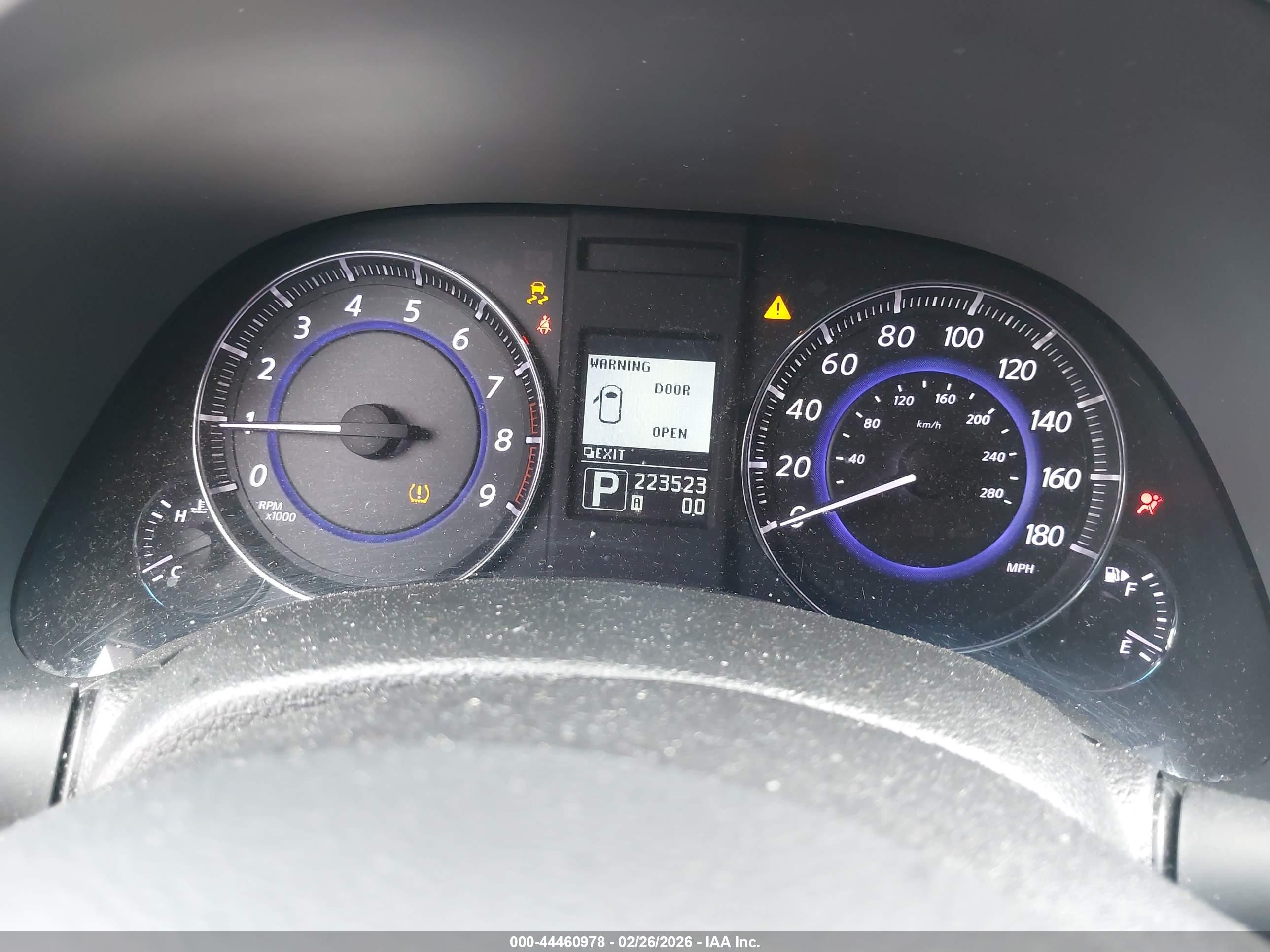 INFINITI QX70 image 7