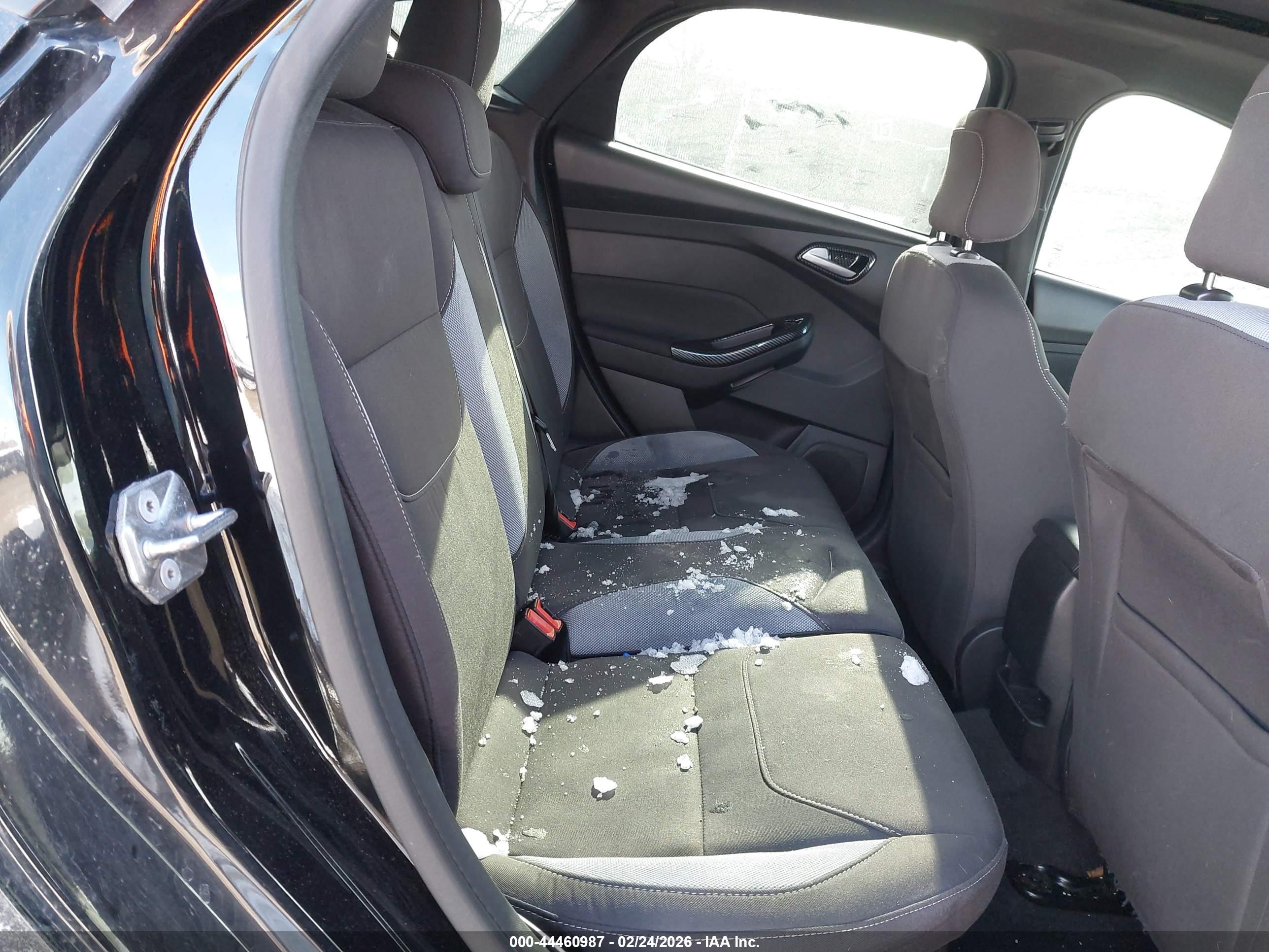 FORD FOCUS image 8