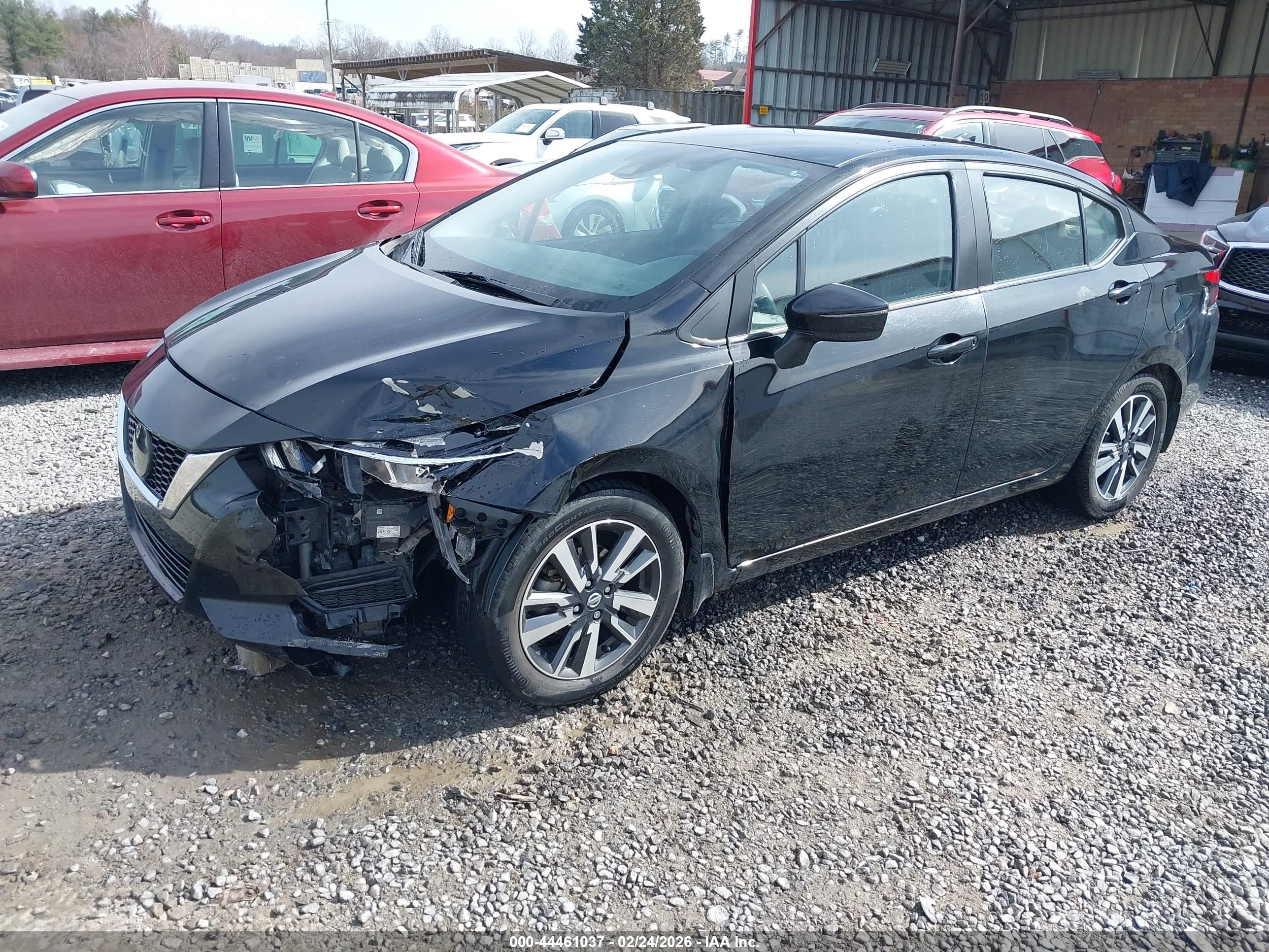 NISSAN VERSA image 2
