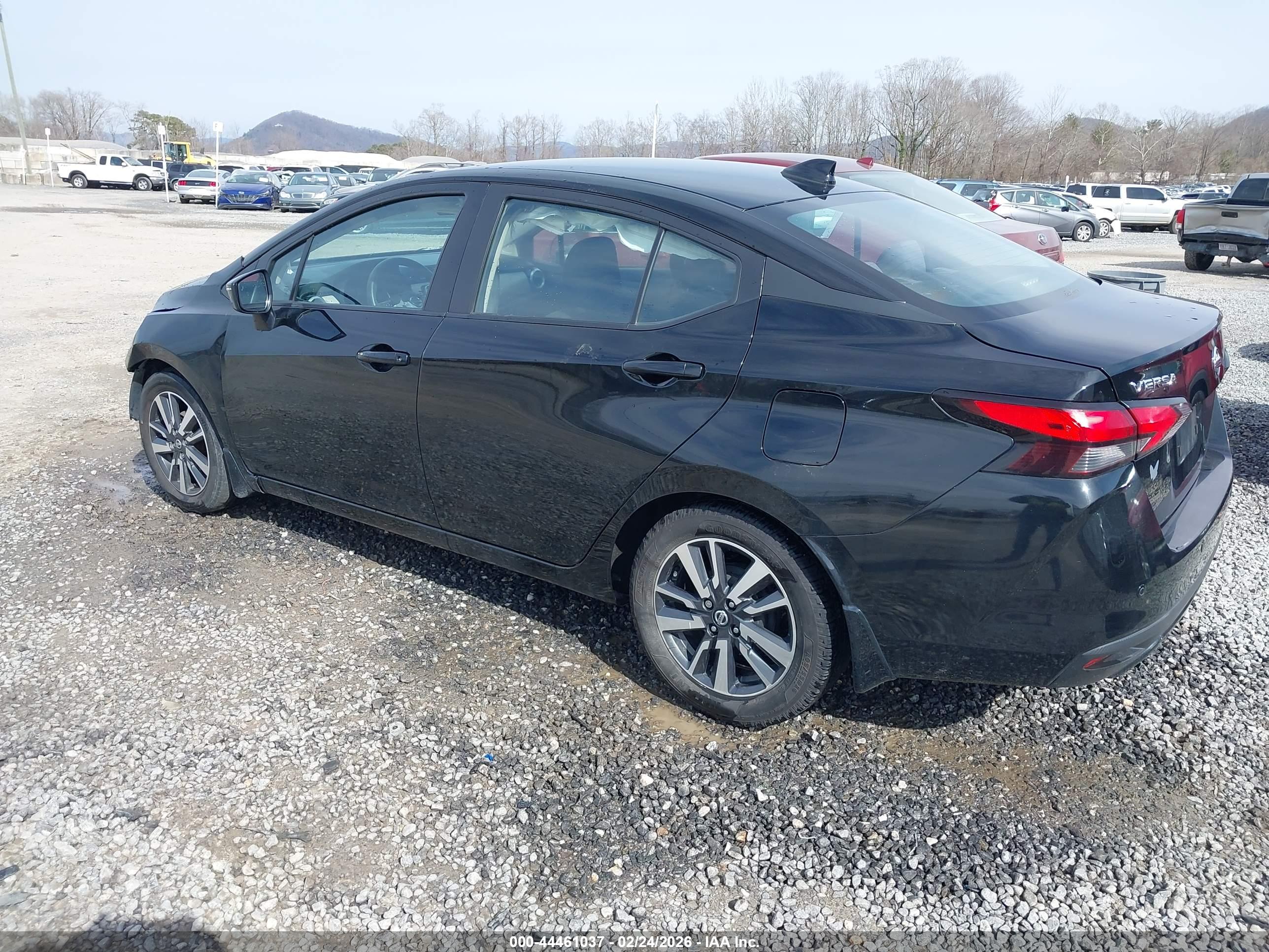 NISSAN VERSA image 3