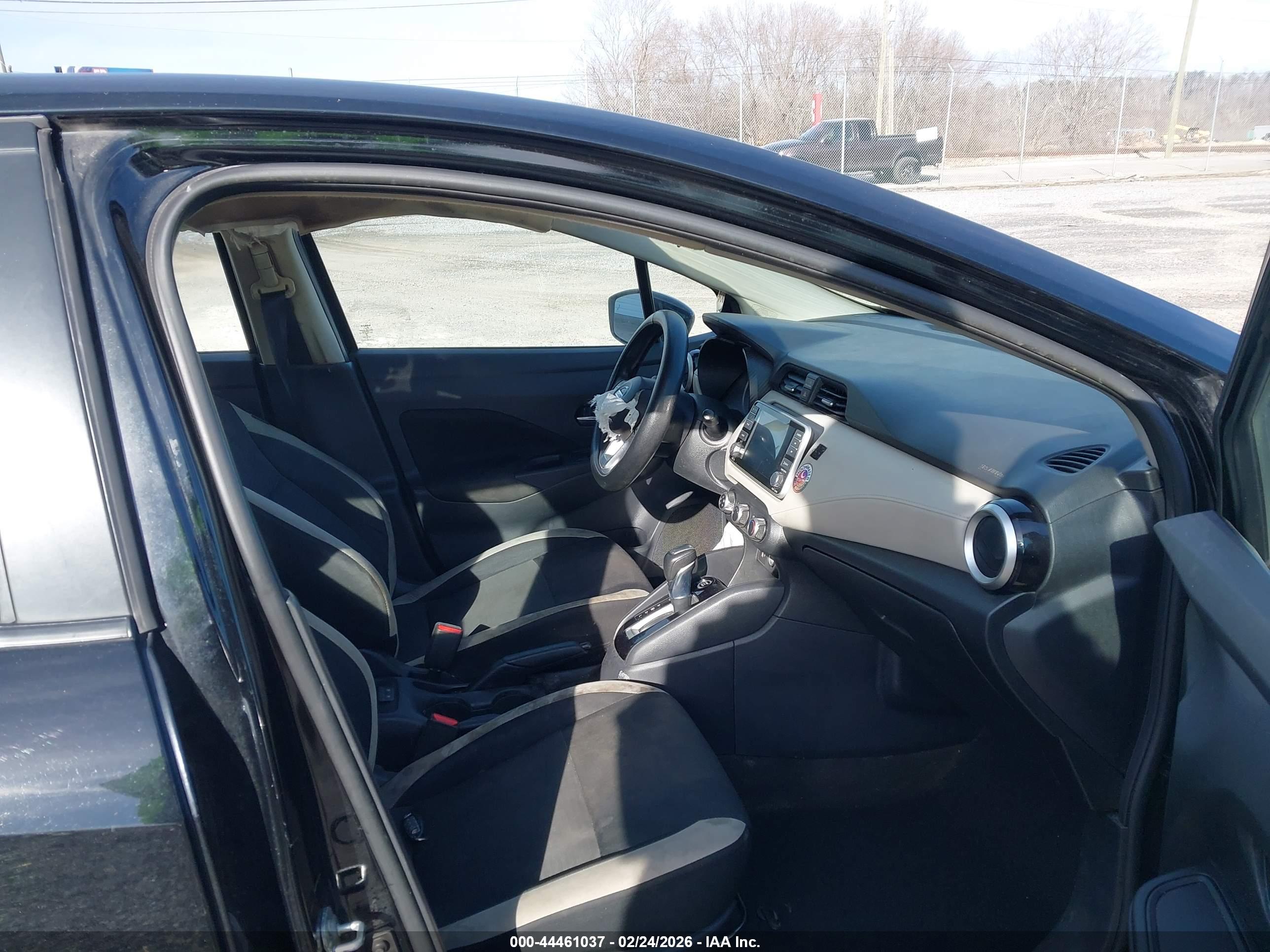 NISSAN VERSA image 5