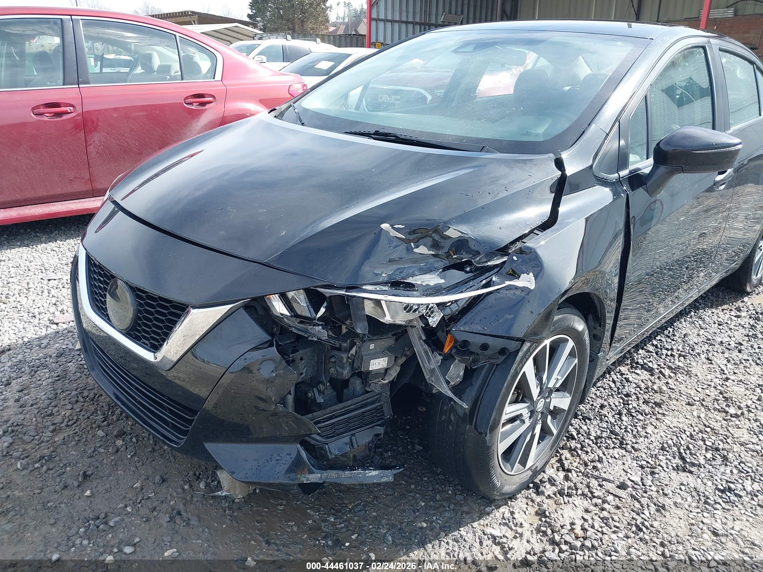 NISSAN VERSA image 6