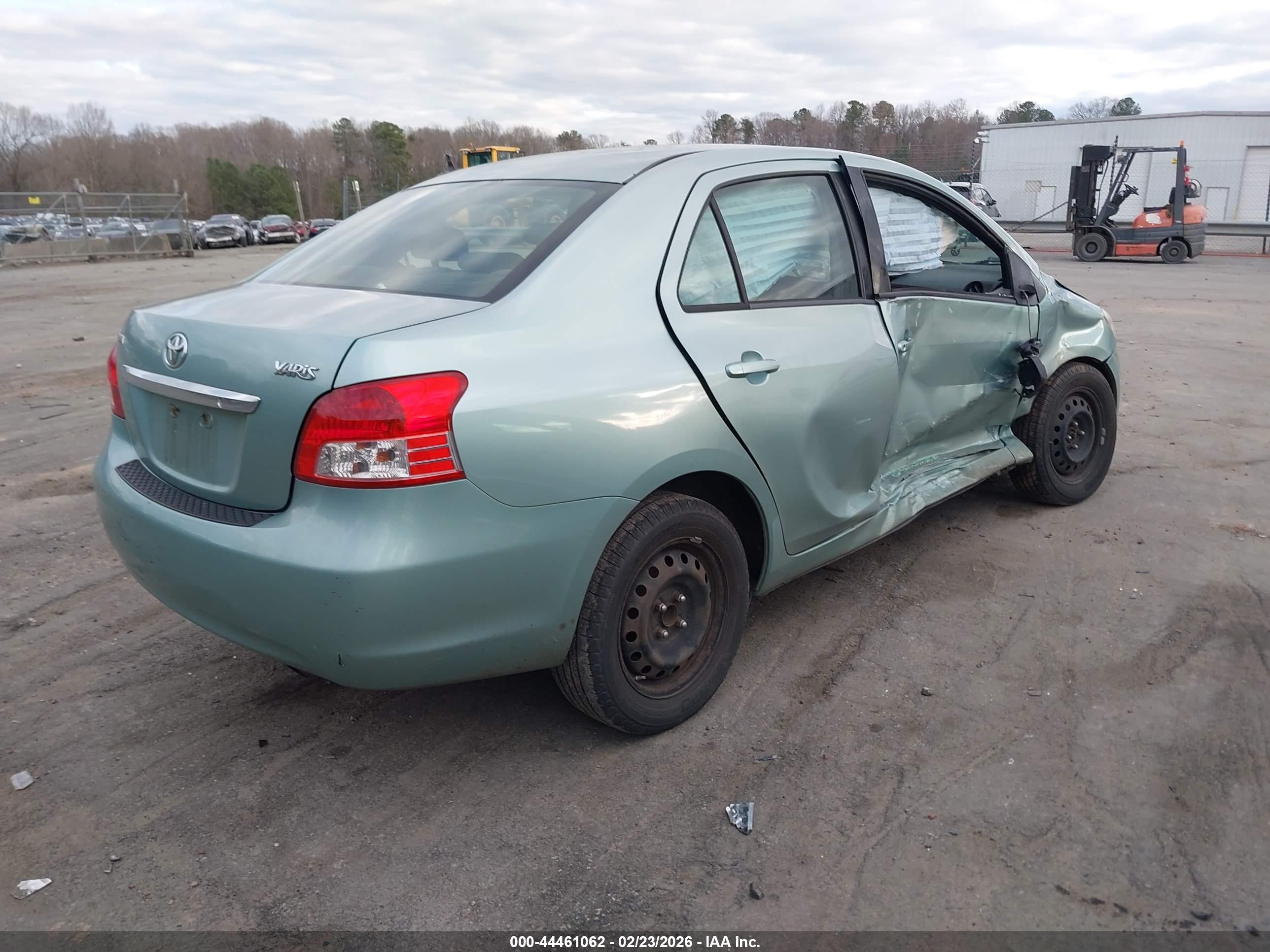 TOYOTA YARIS image 4