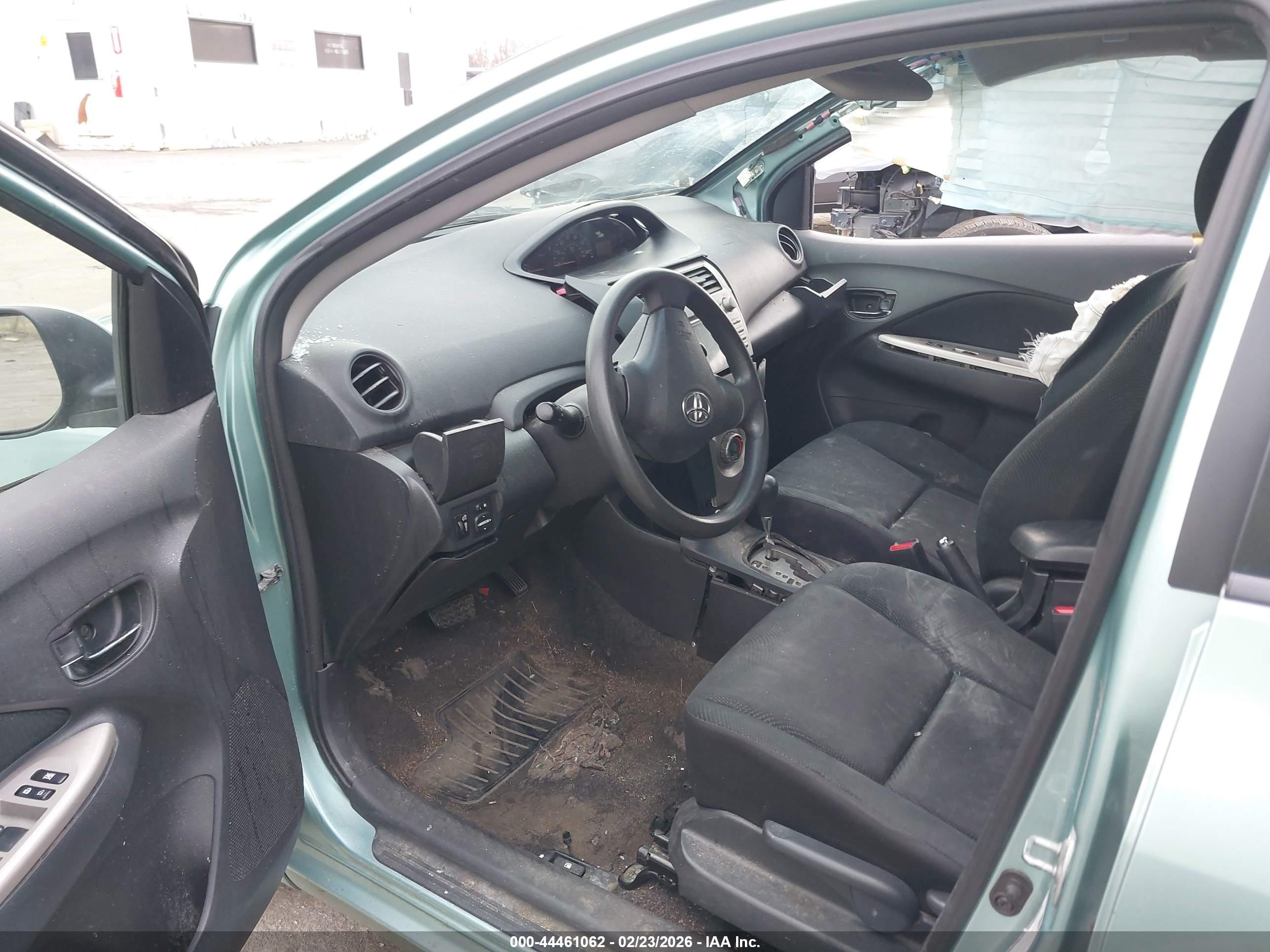 TOYOTA YARIS image 5
